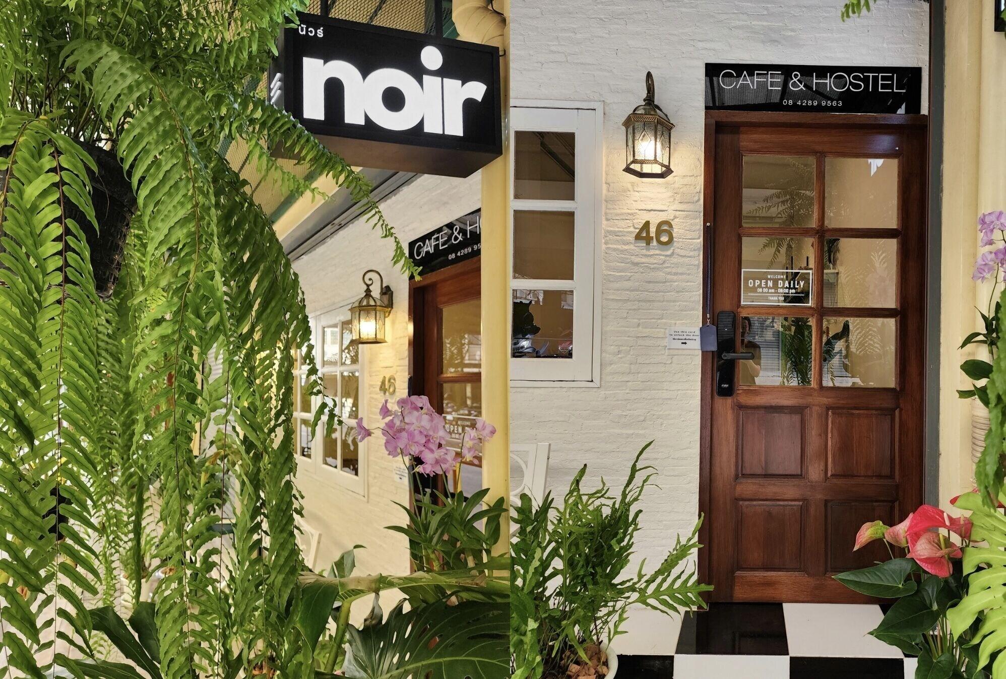 Varios Noir Cafe And Hostel