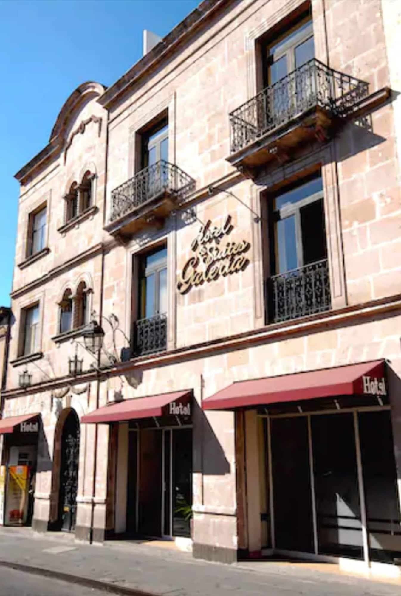 Vista Exterior Hotel And Suites Galeria