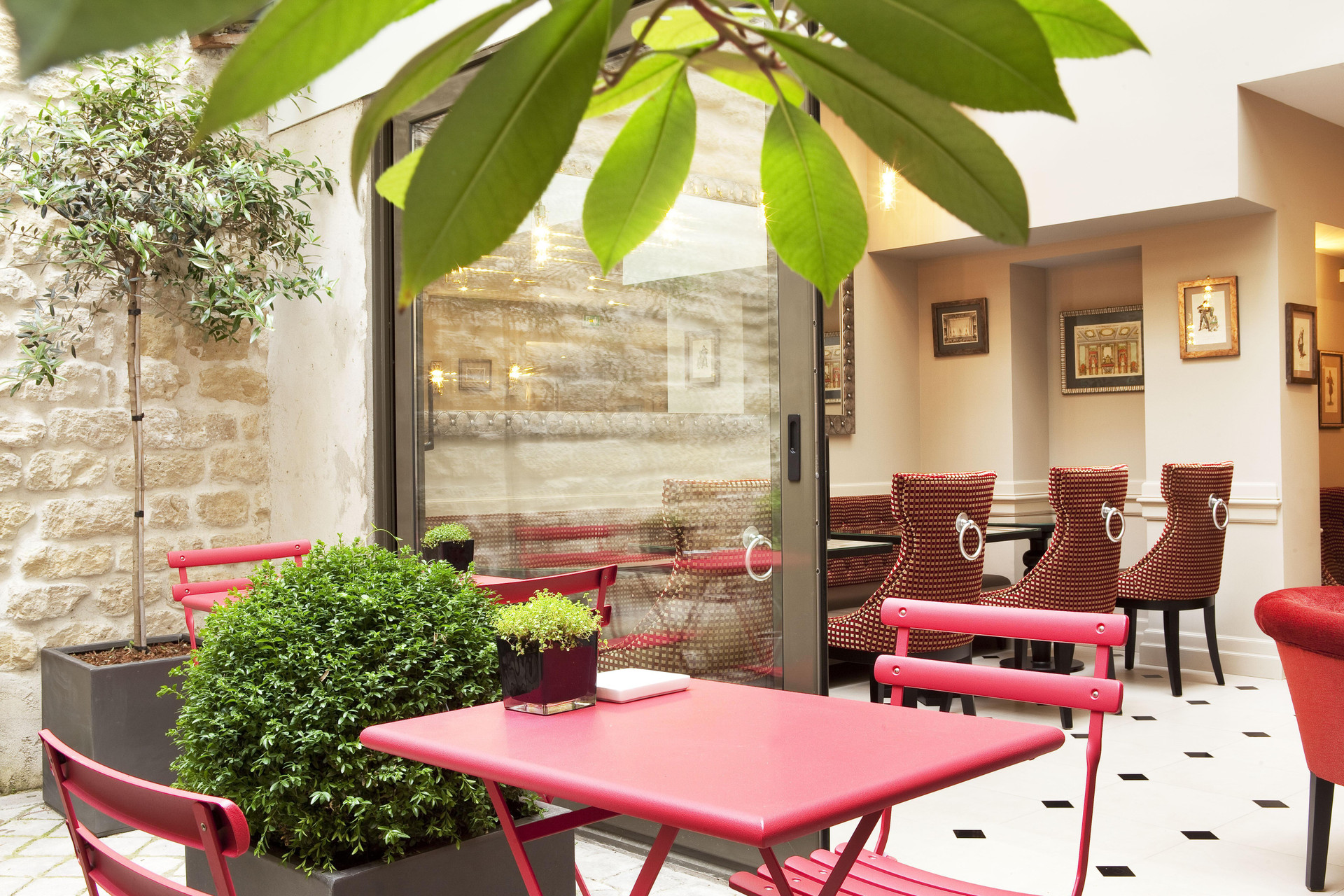 Varios Hôtel des Comédies