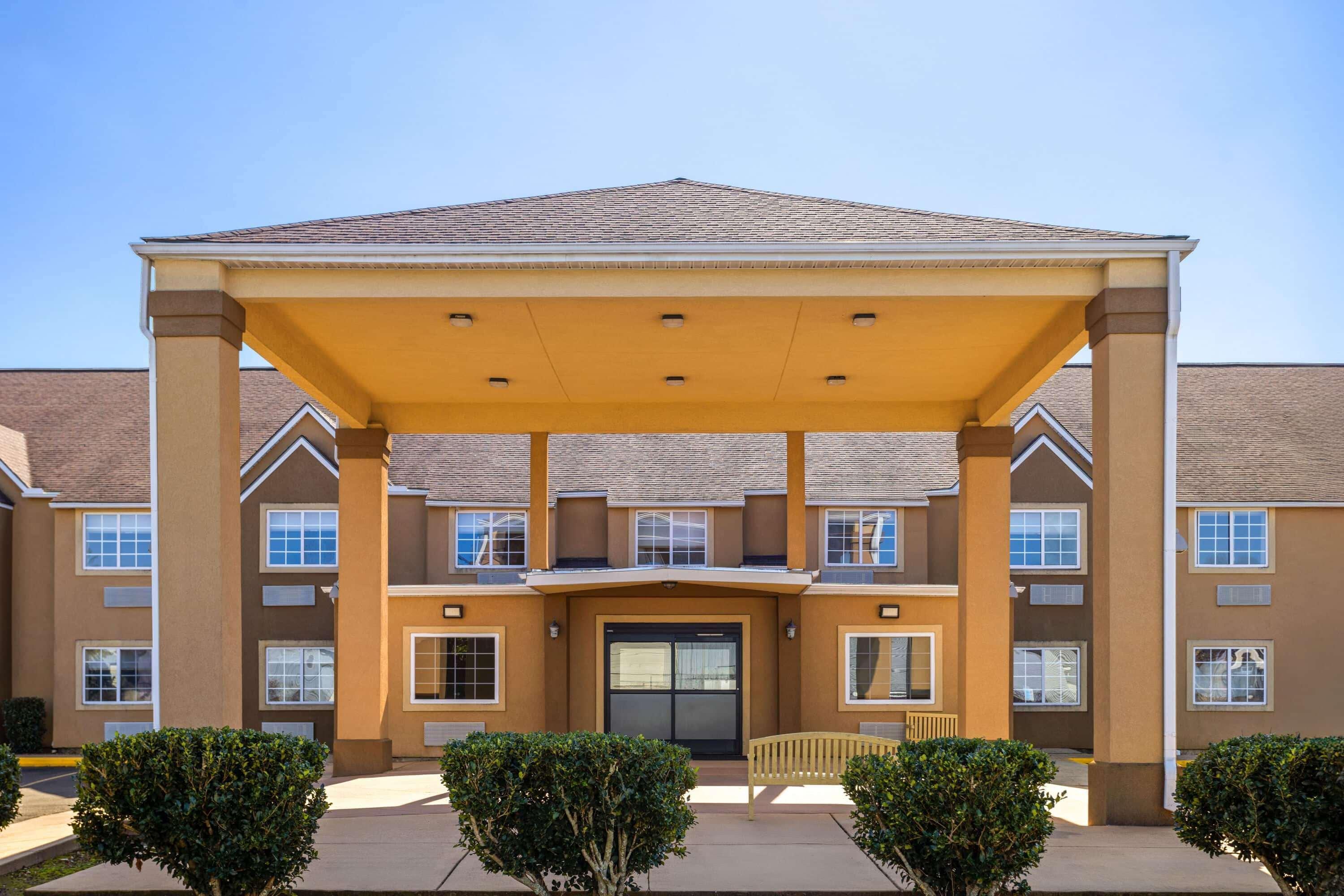 Vista Exterior Days Inn By Wyndham Jackson Downtown