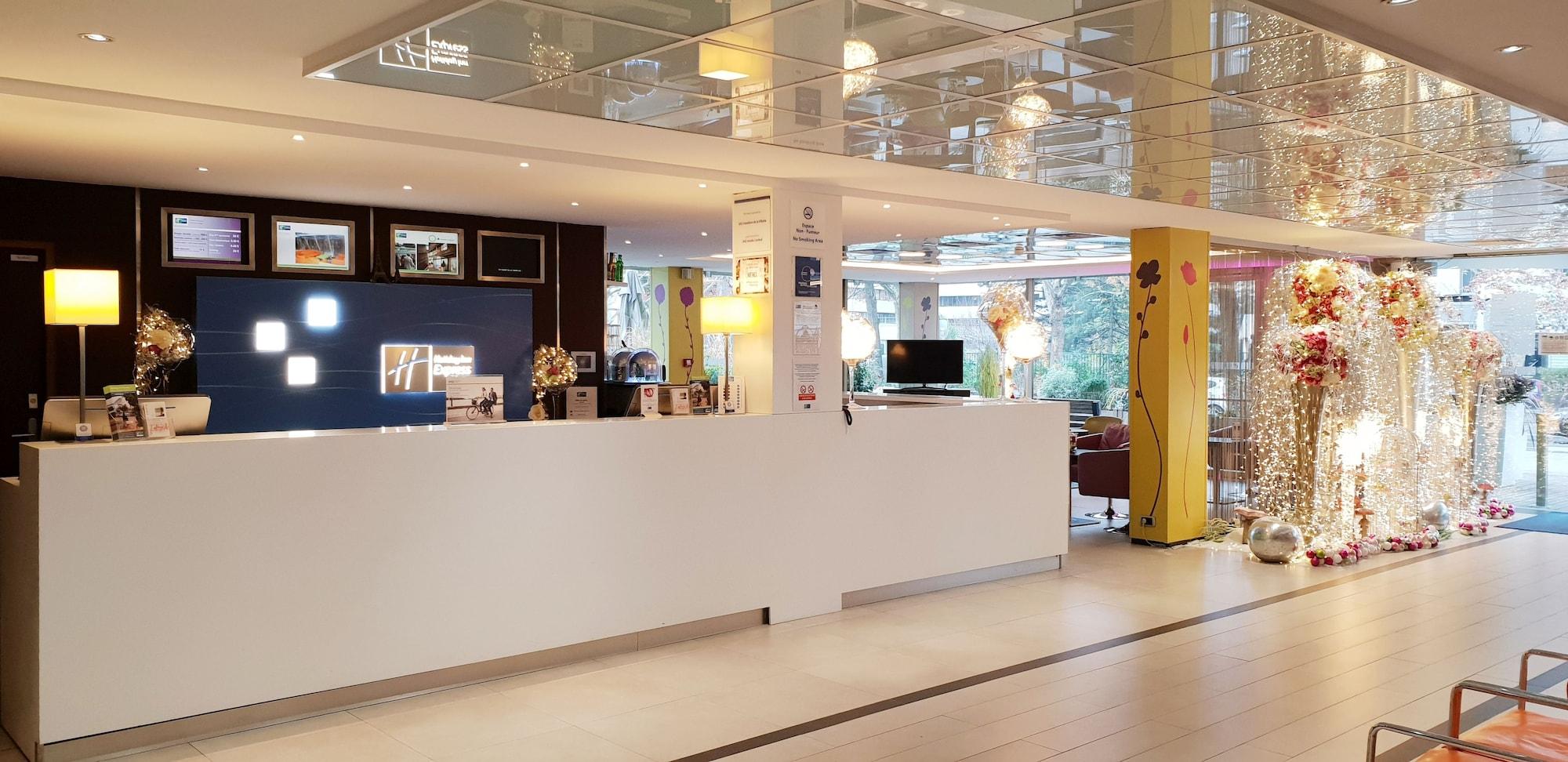 Vista Lobby Holiday Inn Express Paris-Canal de la Villette by IHG