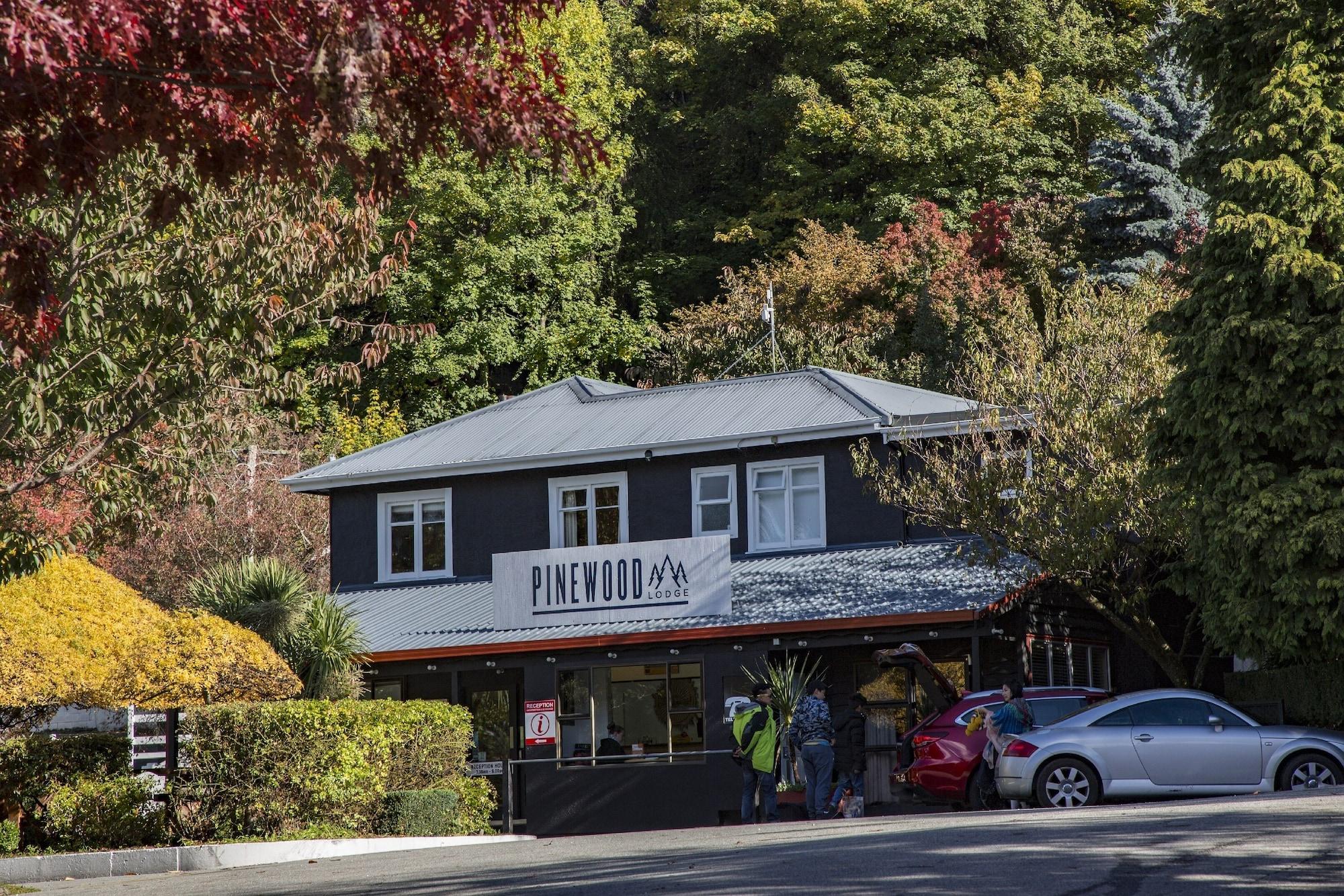 Varios Pinewood Queenstown