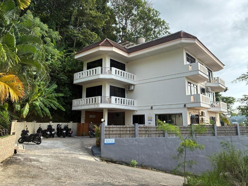 Vista Exterior Riviera Guesthouse Patong