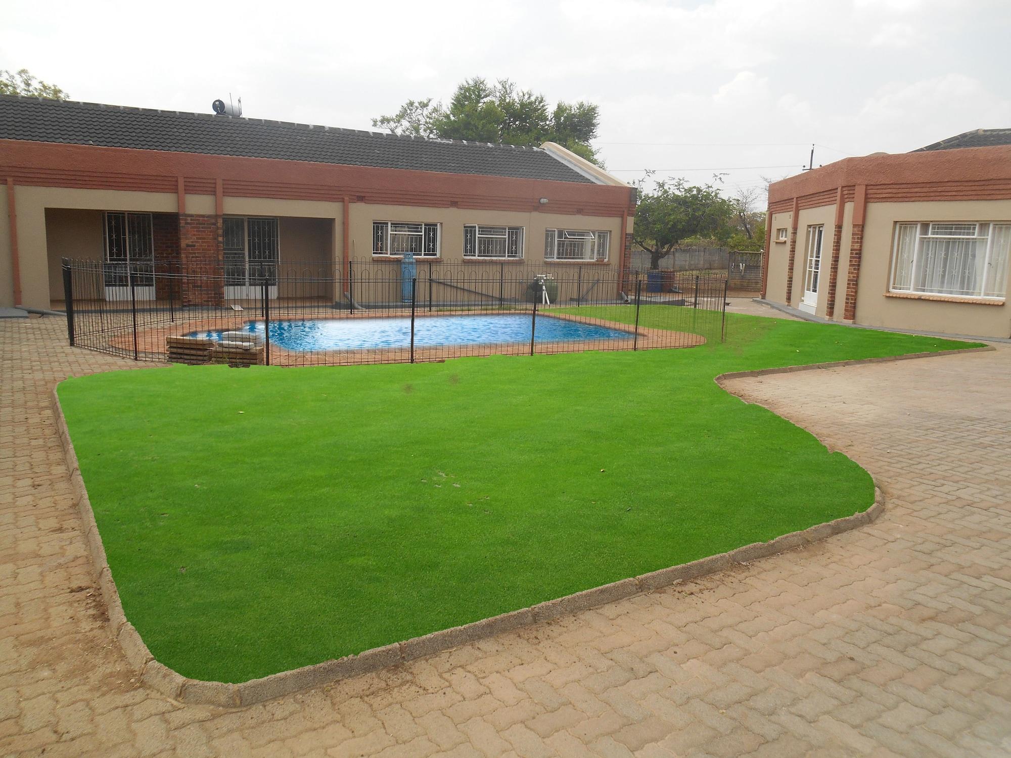 Varios Pebble Rock Lodge