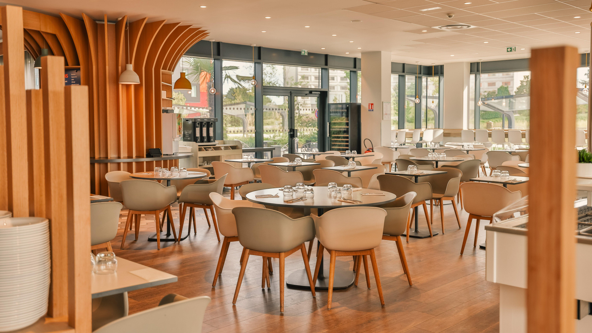 Restaurant Holiday Inn Express Paris - CDG Airport by IHG