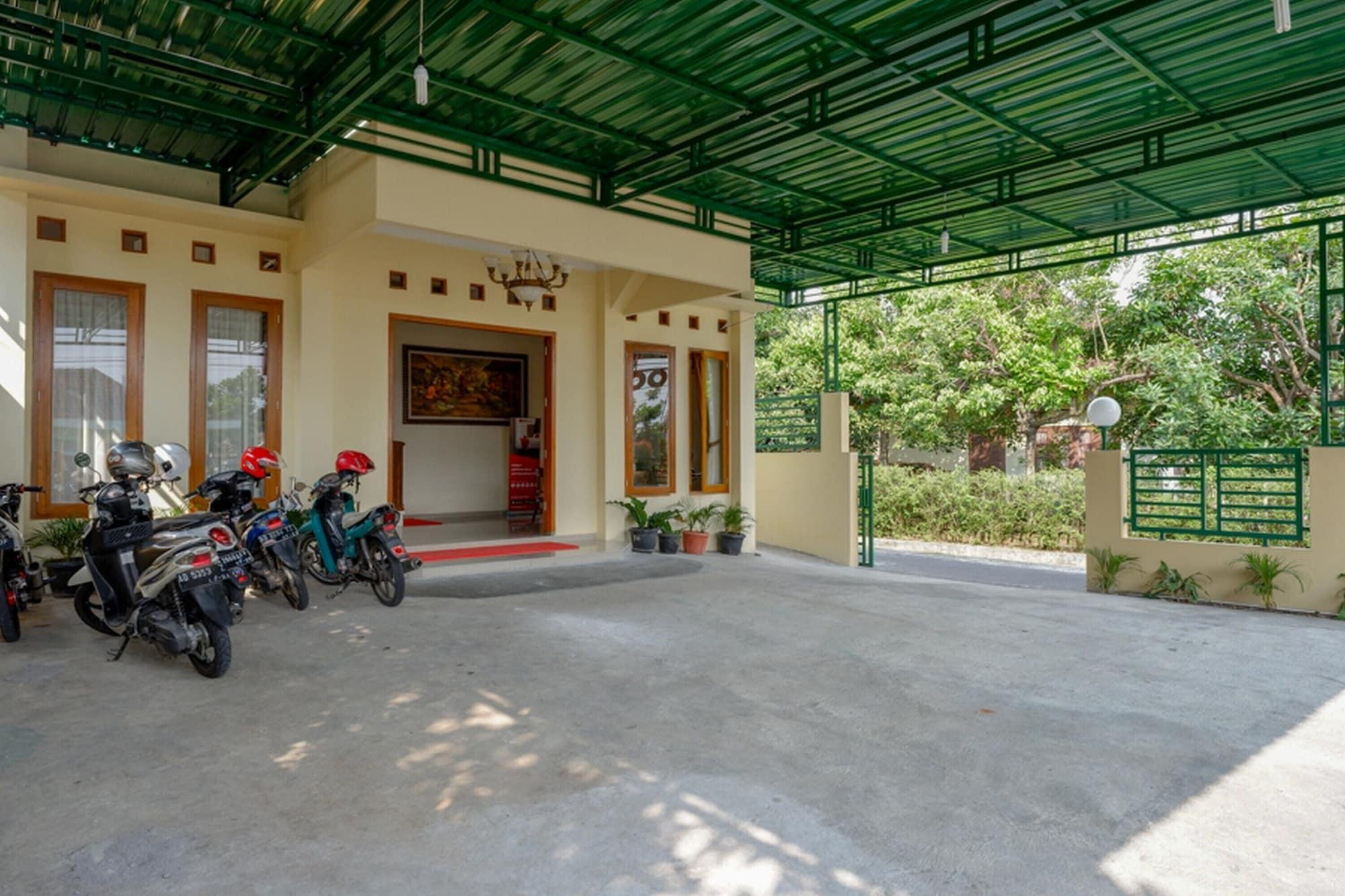 Vista Exterior RedDoorz near Stadion 45 Karanganyar