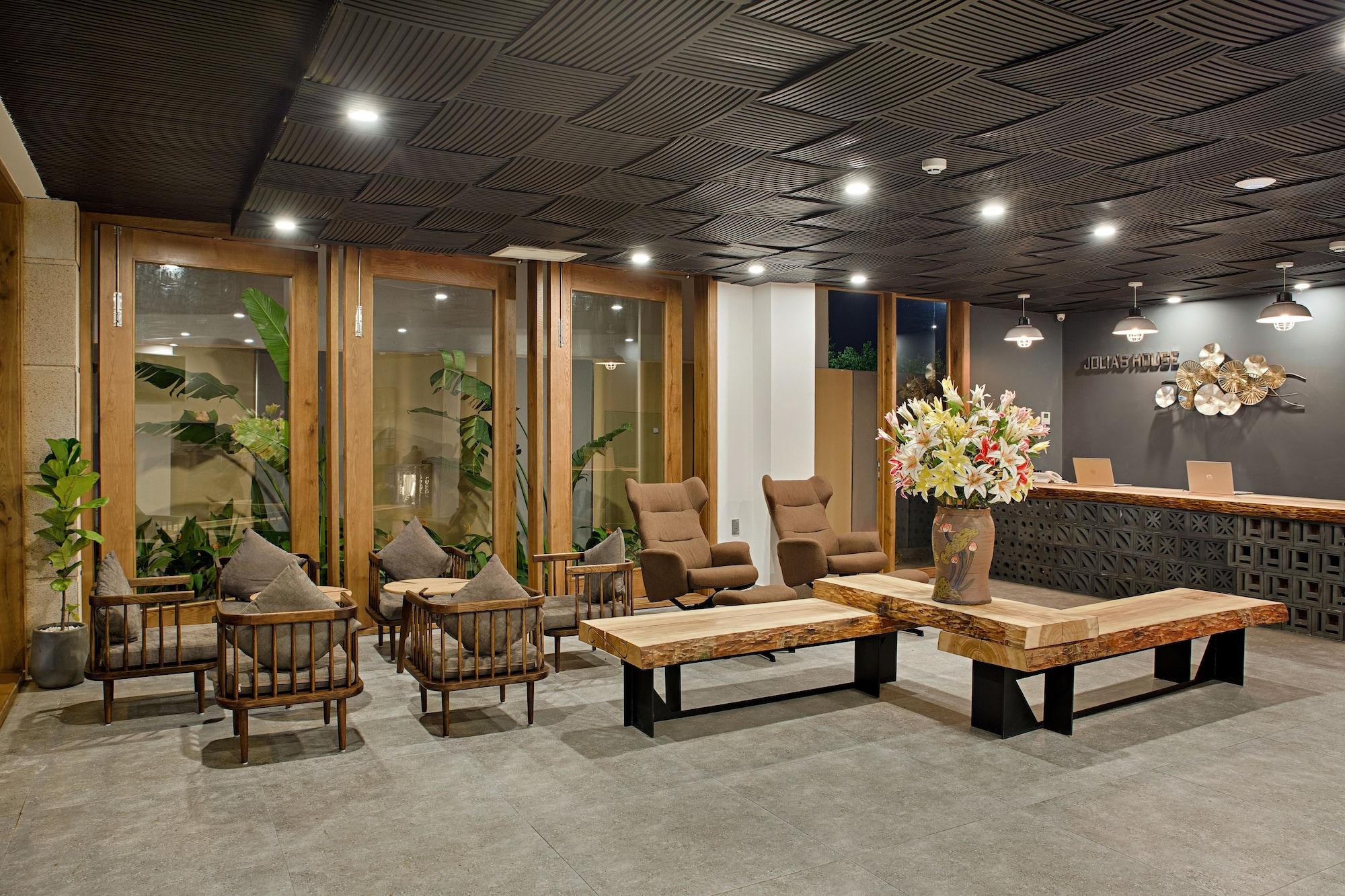 Vista Lobby Jolia's House