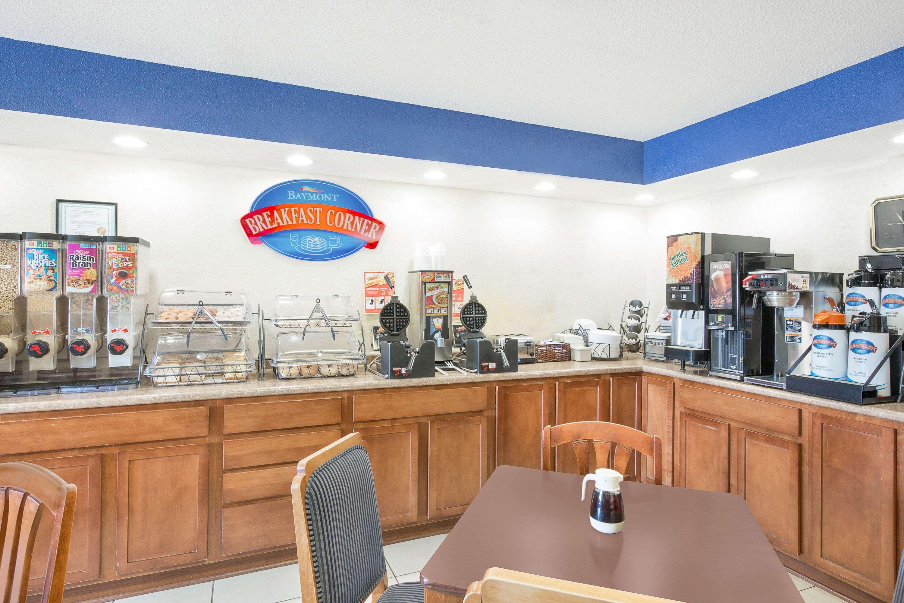 Restaurant Baymont by Wyndham Boone