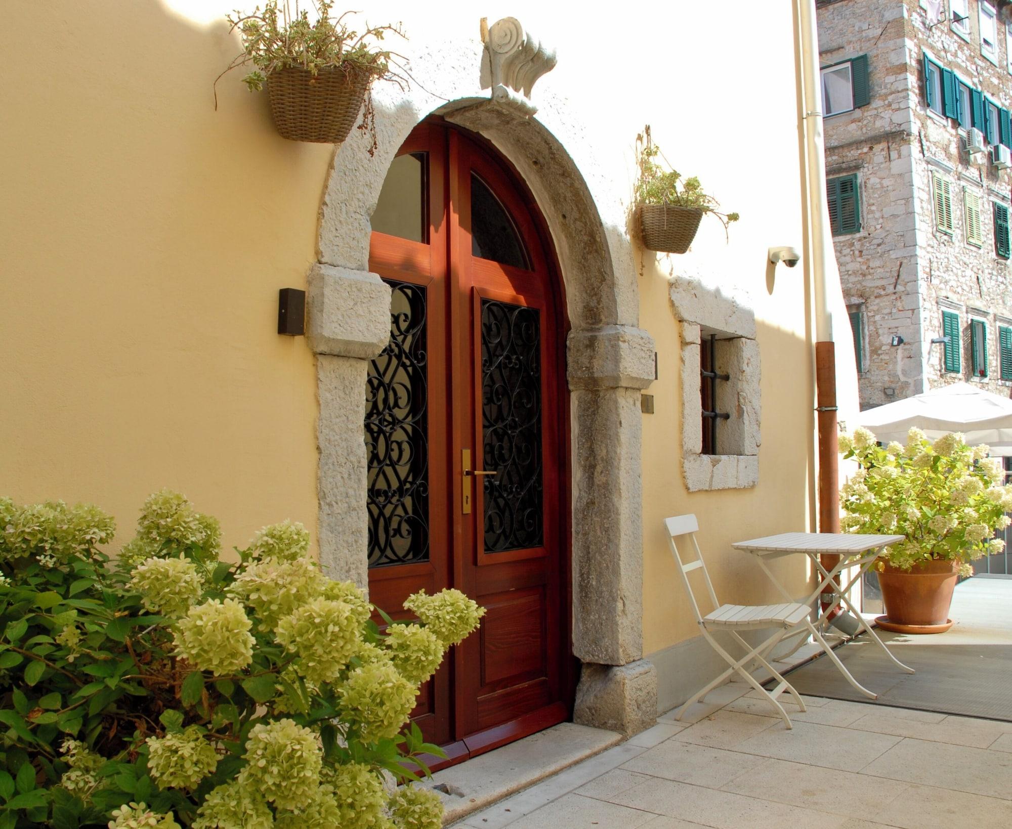 Vista Exterior Old Town Inn