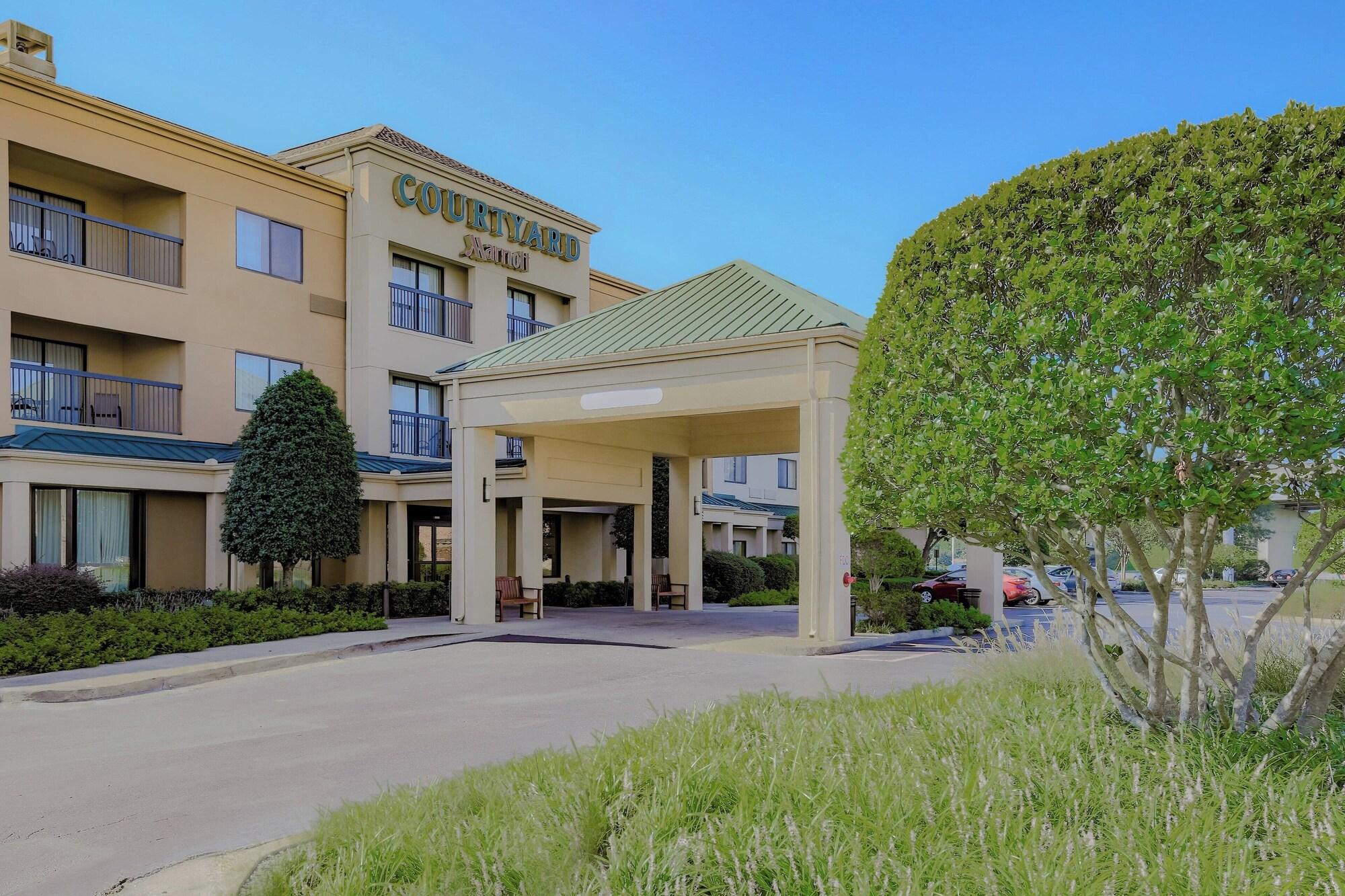 Varios Courtyard by Marriott Monroe Airport