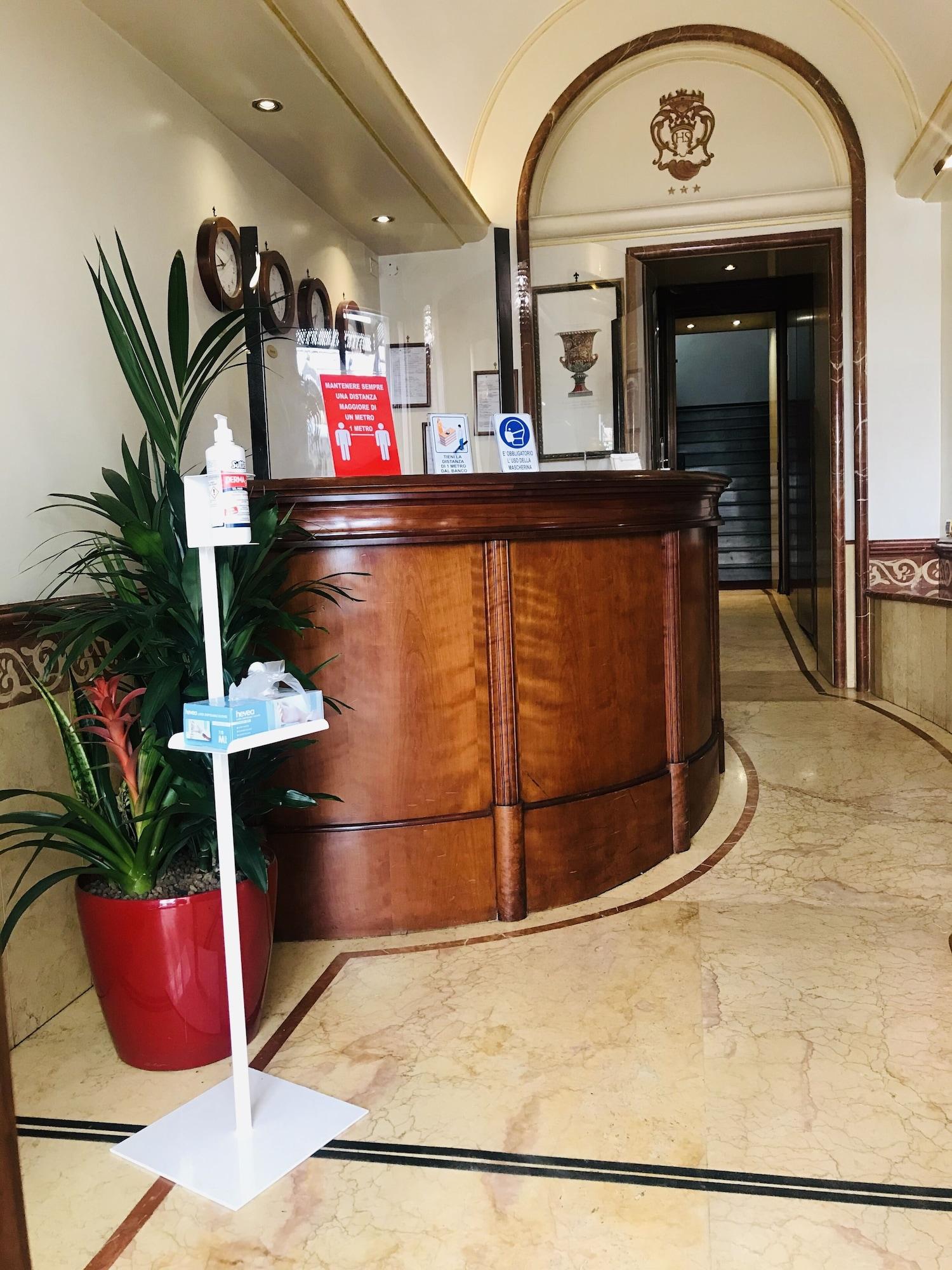 Vista Lobby Serena Hotel