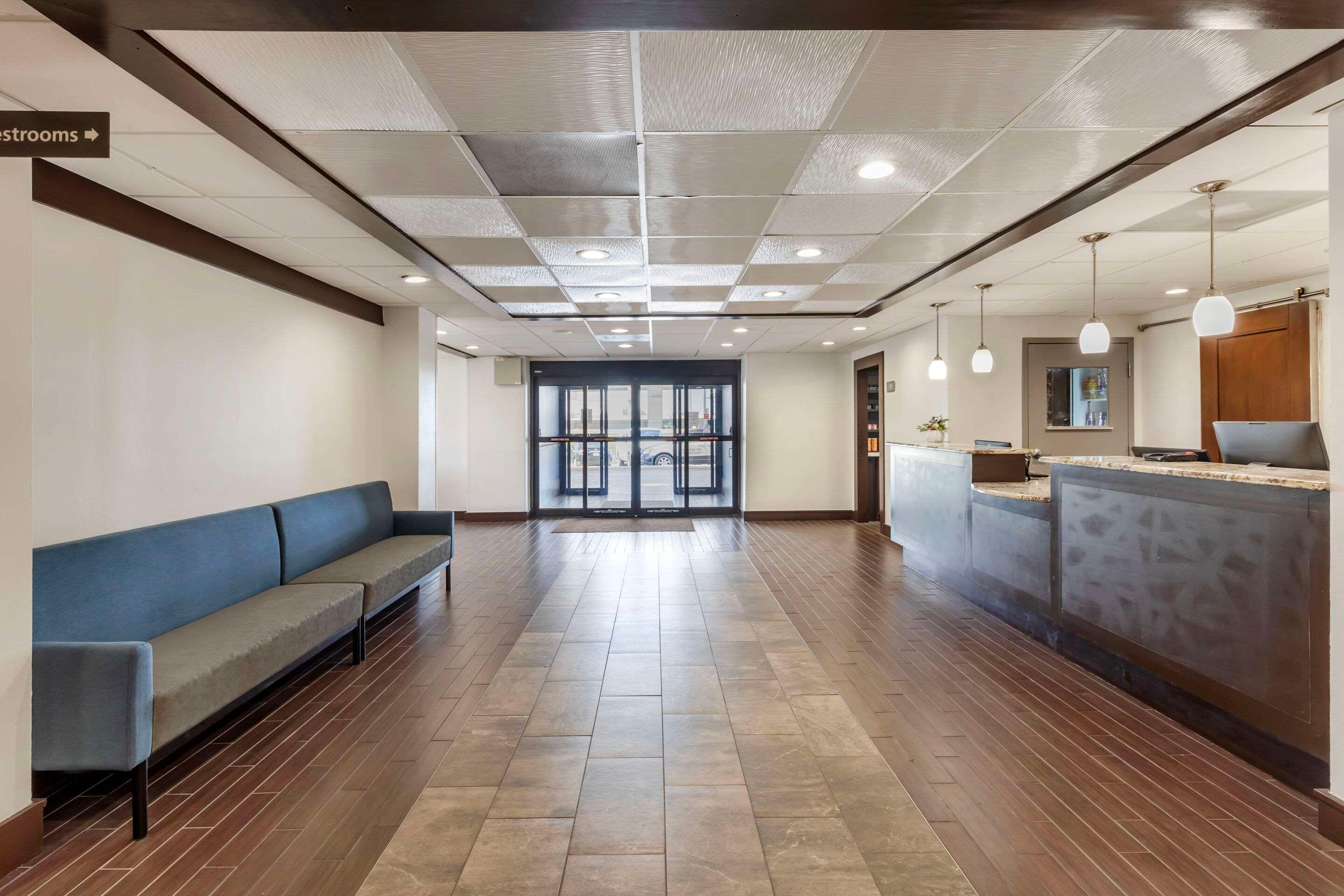 Vista Lobby Best Western Plus Dallas Love Field North