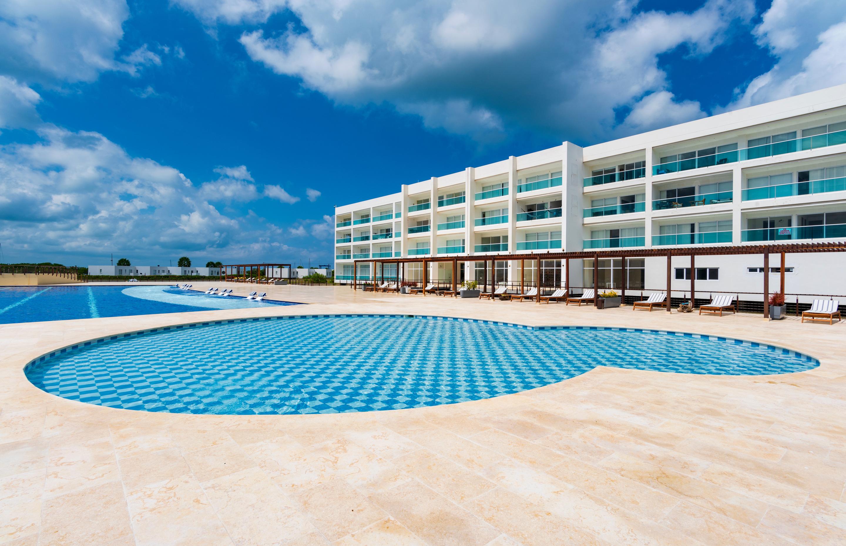 Vista Piscina Marina Puerto Velero