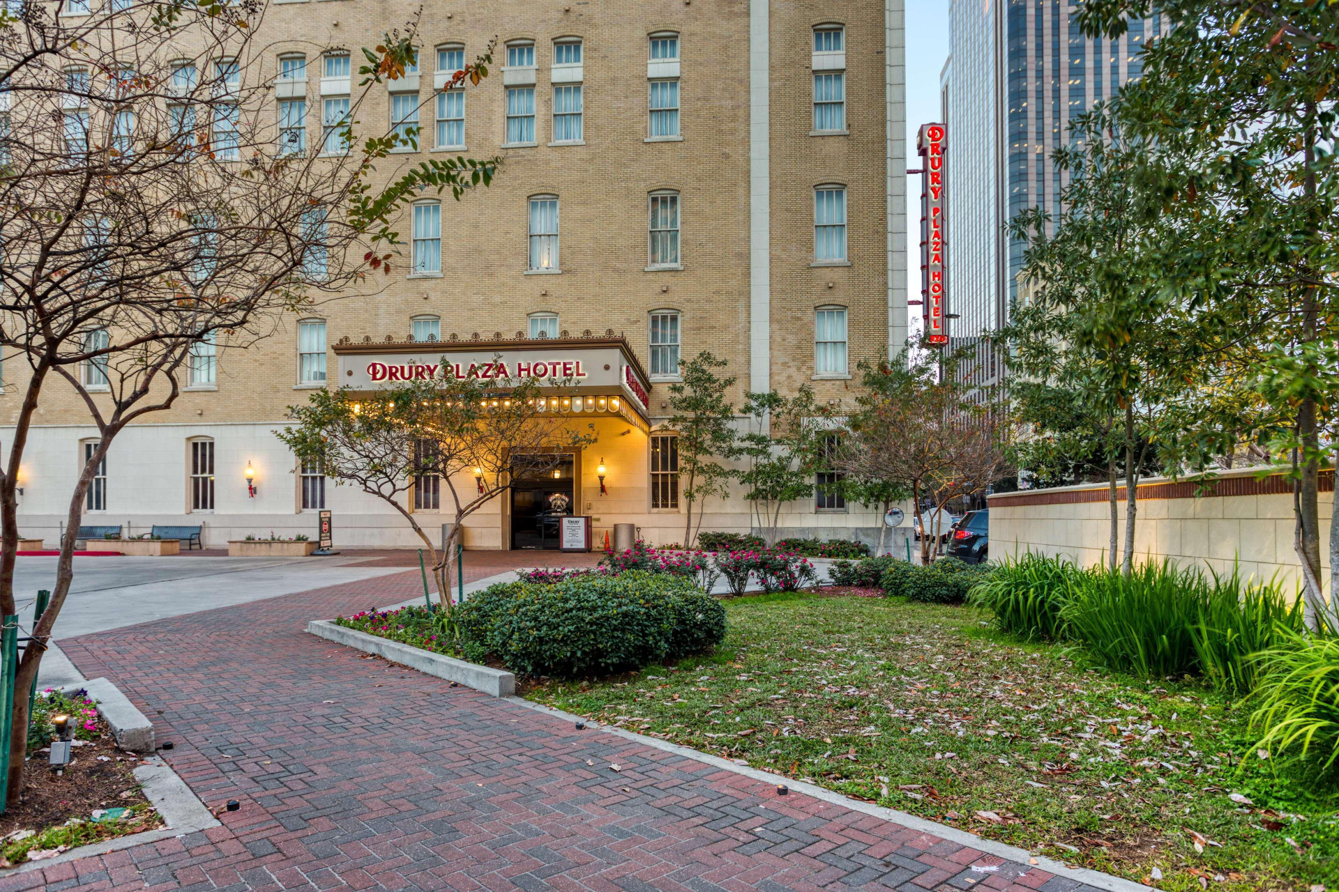Vista Exterior Drury Plaza Hotel New Orleans