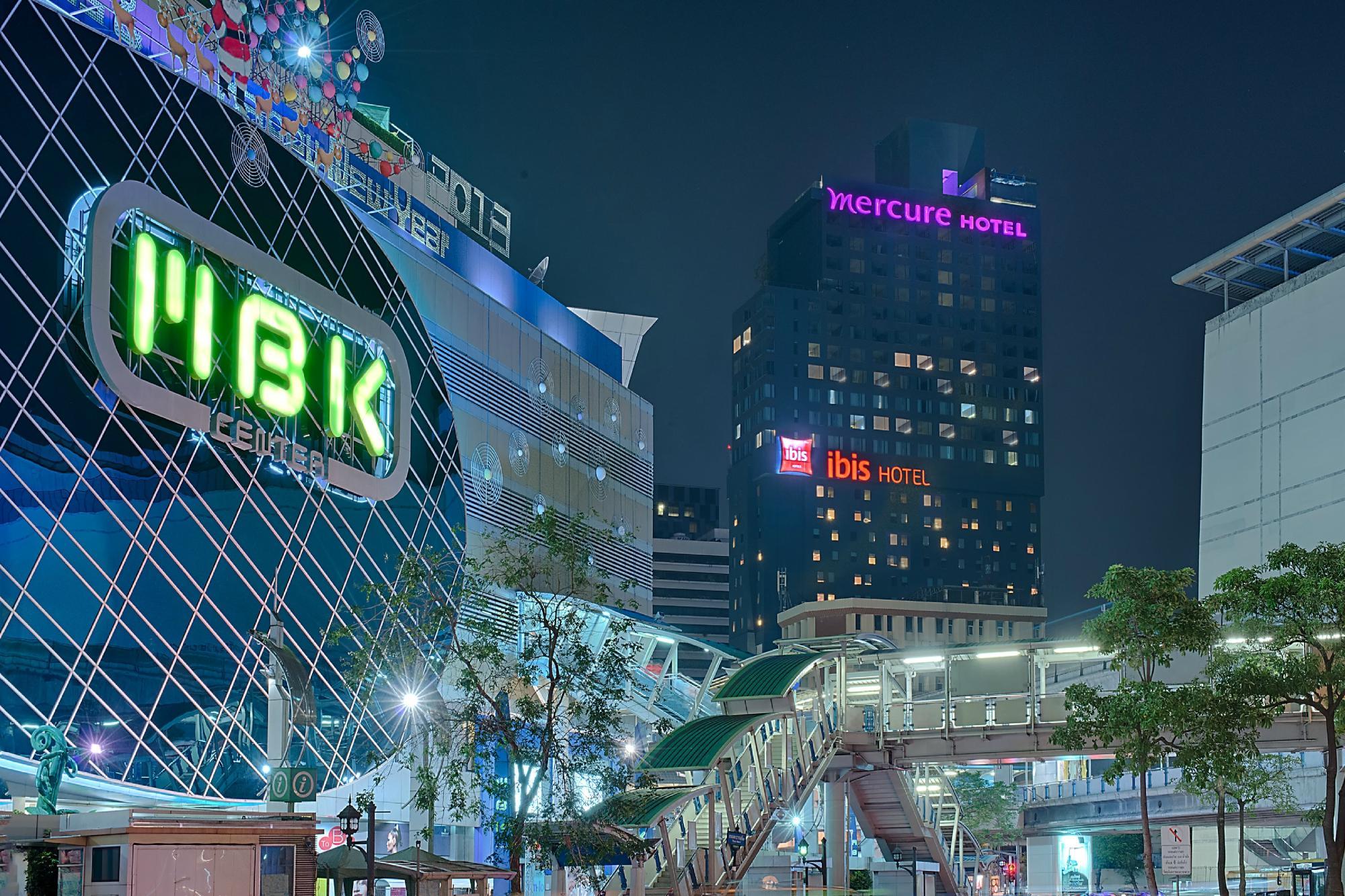 Vista da fachada Mercure Bangkok Siam