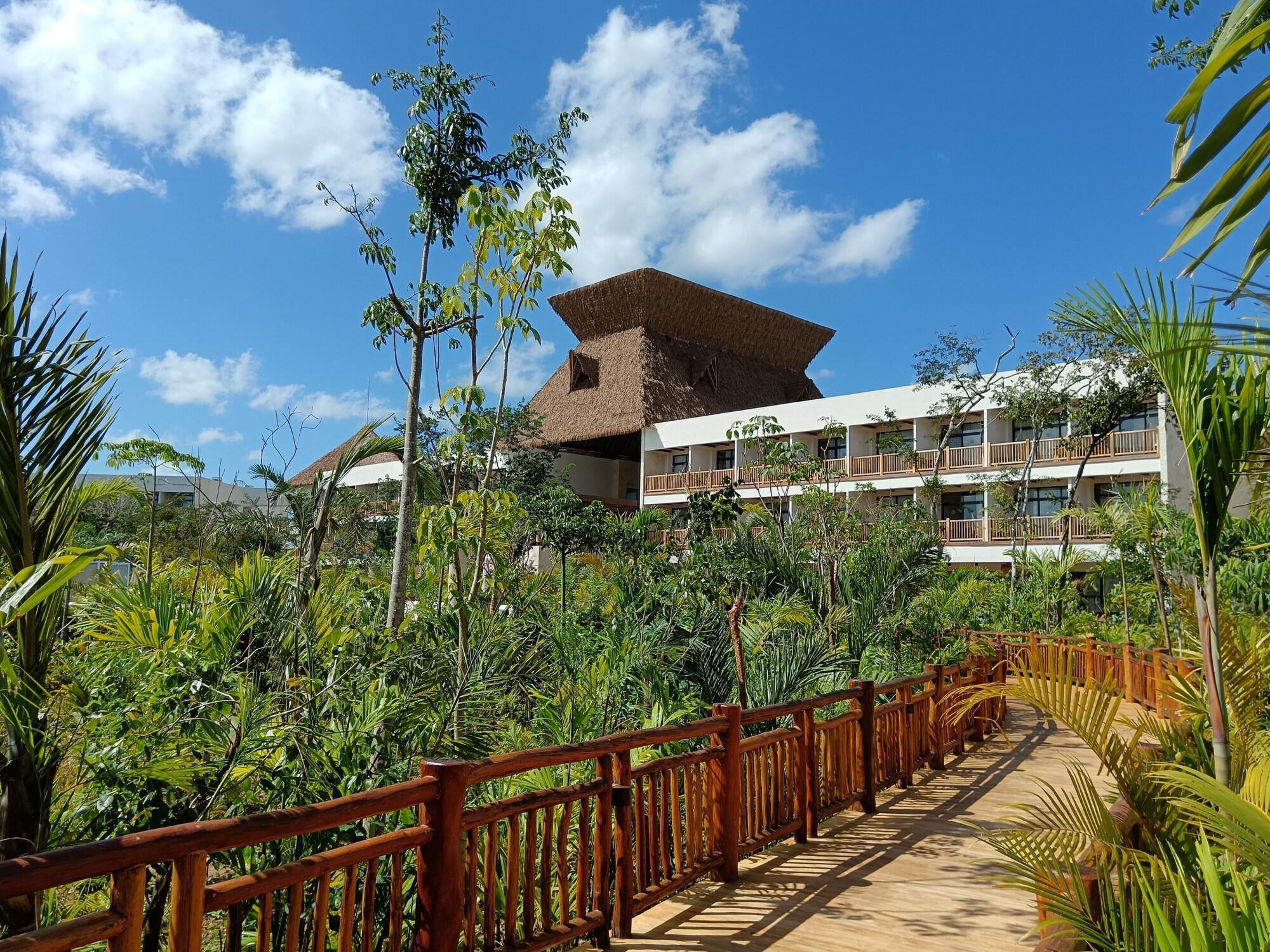 Vista Exterior Hotel Mundo Maya Chichén Itzá