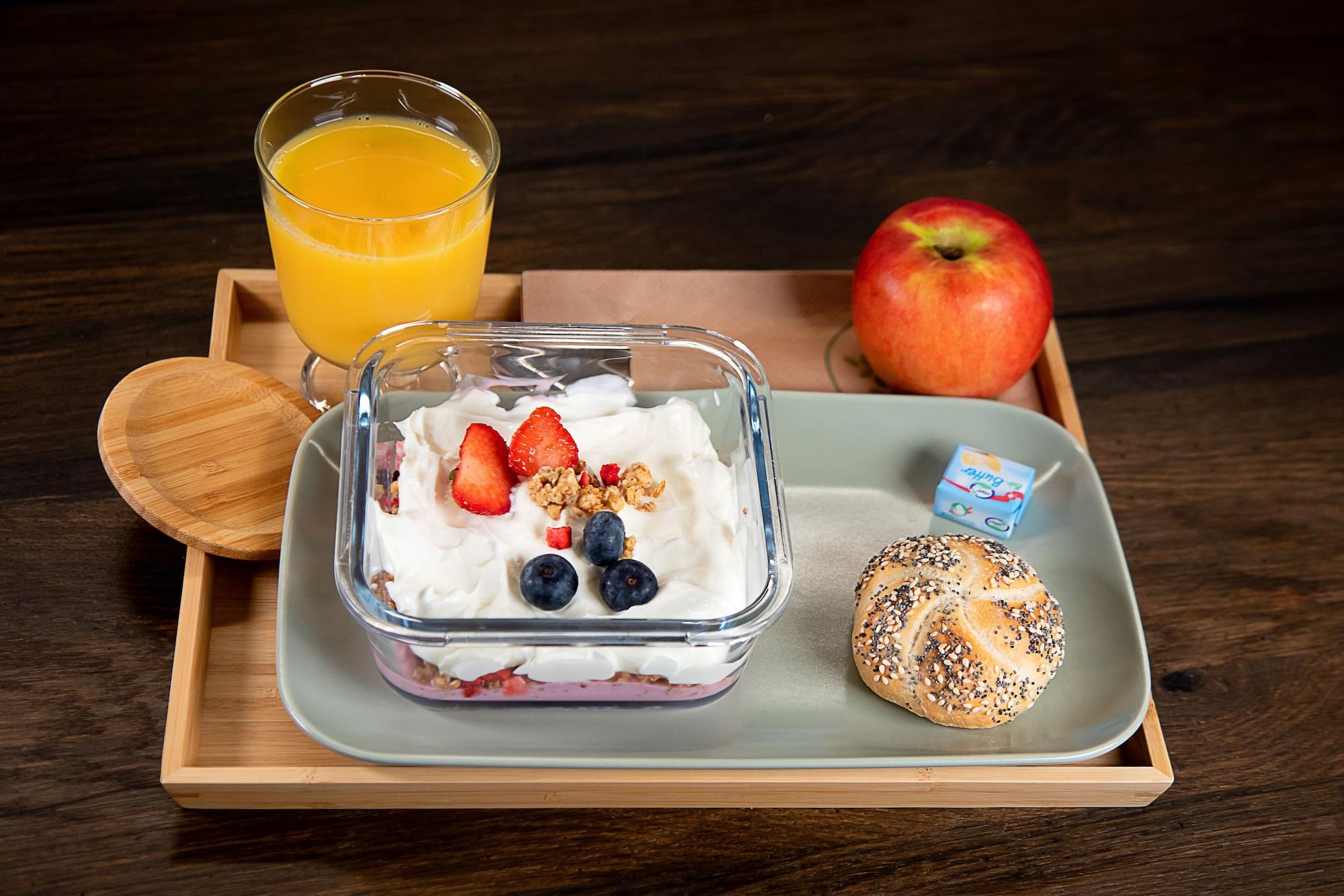Restaurant GRAND your home with common kitchens with self check-in