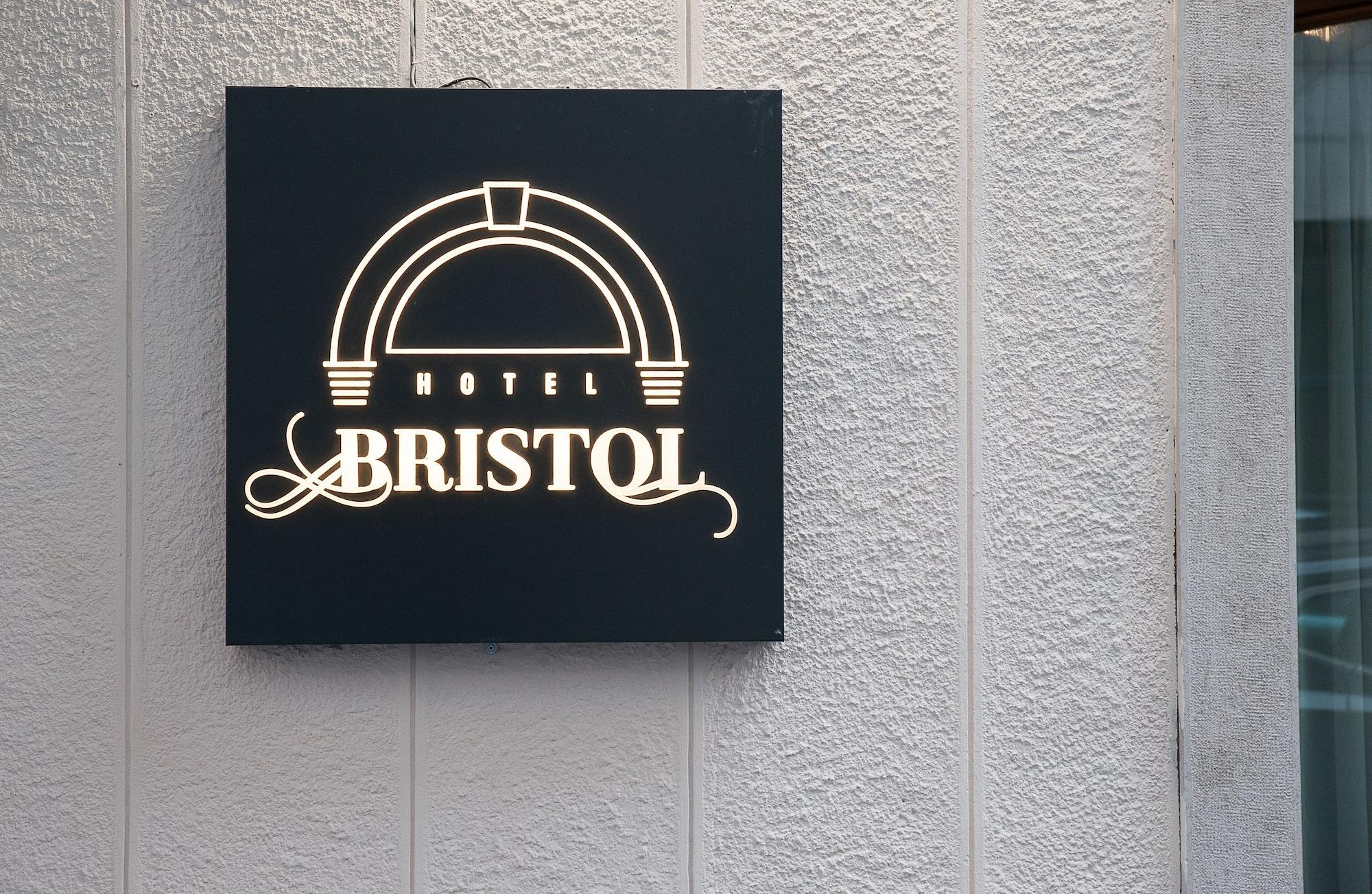 Vista Exterior Hotel Bristol