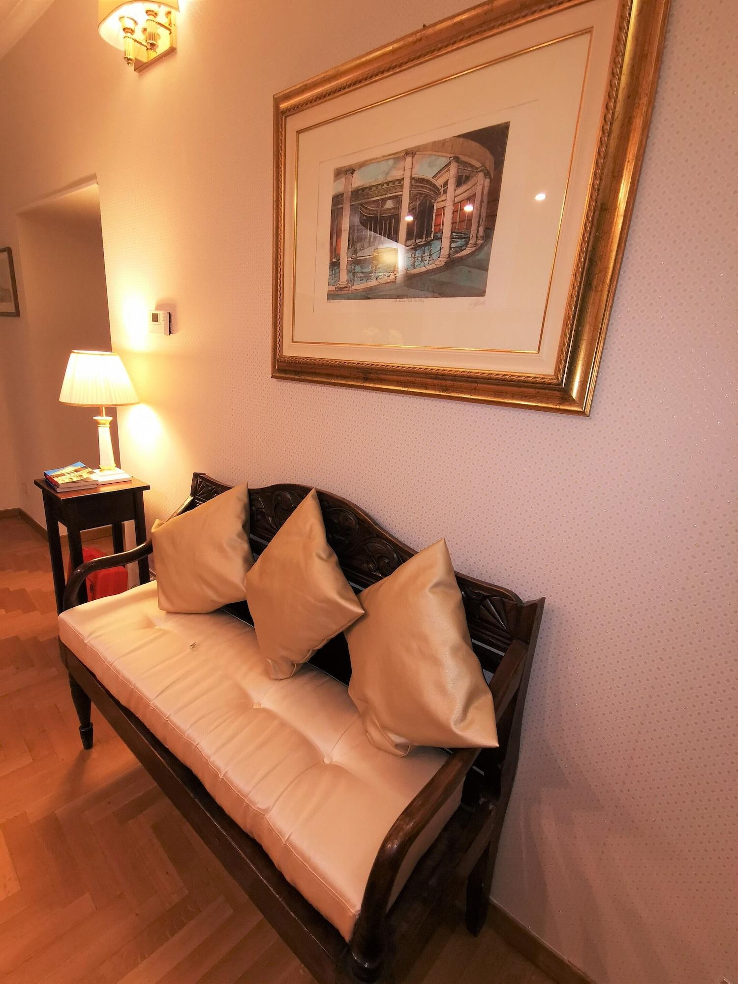 Bar/Salón Boncompagni Suite