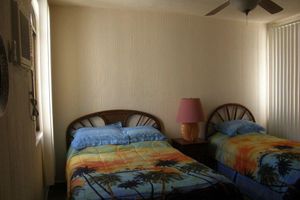 Alquiler Vacacional - Spacious condo across the road from the beach.