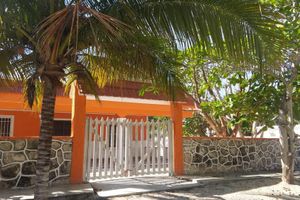 Renta Vacacional - Casa a una esquina de la playa y a un kilómetro del centro del puerto de sisal