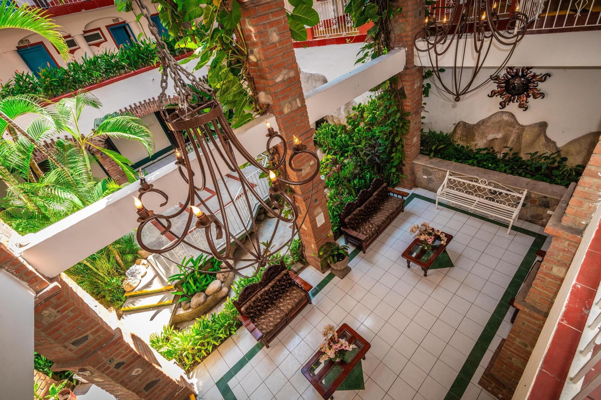 Vista Lobby Encino