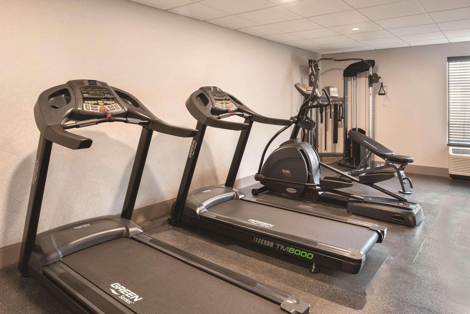 Gimnasio Country Inn & Suites by Radisson, La Crosse, WI