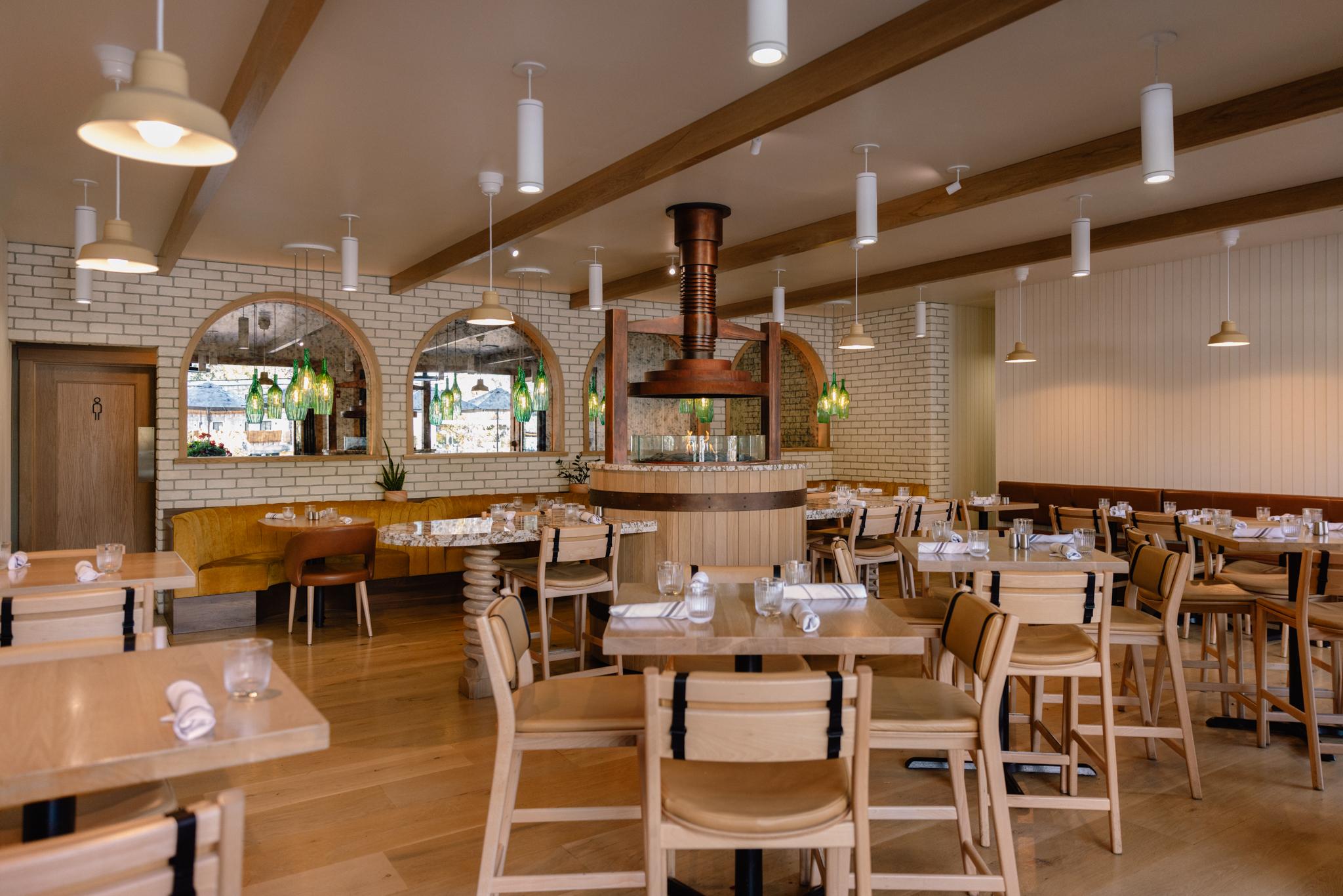 Restaurant Hotel Canoe and Suites