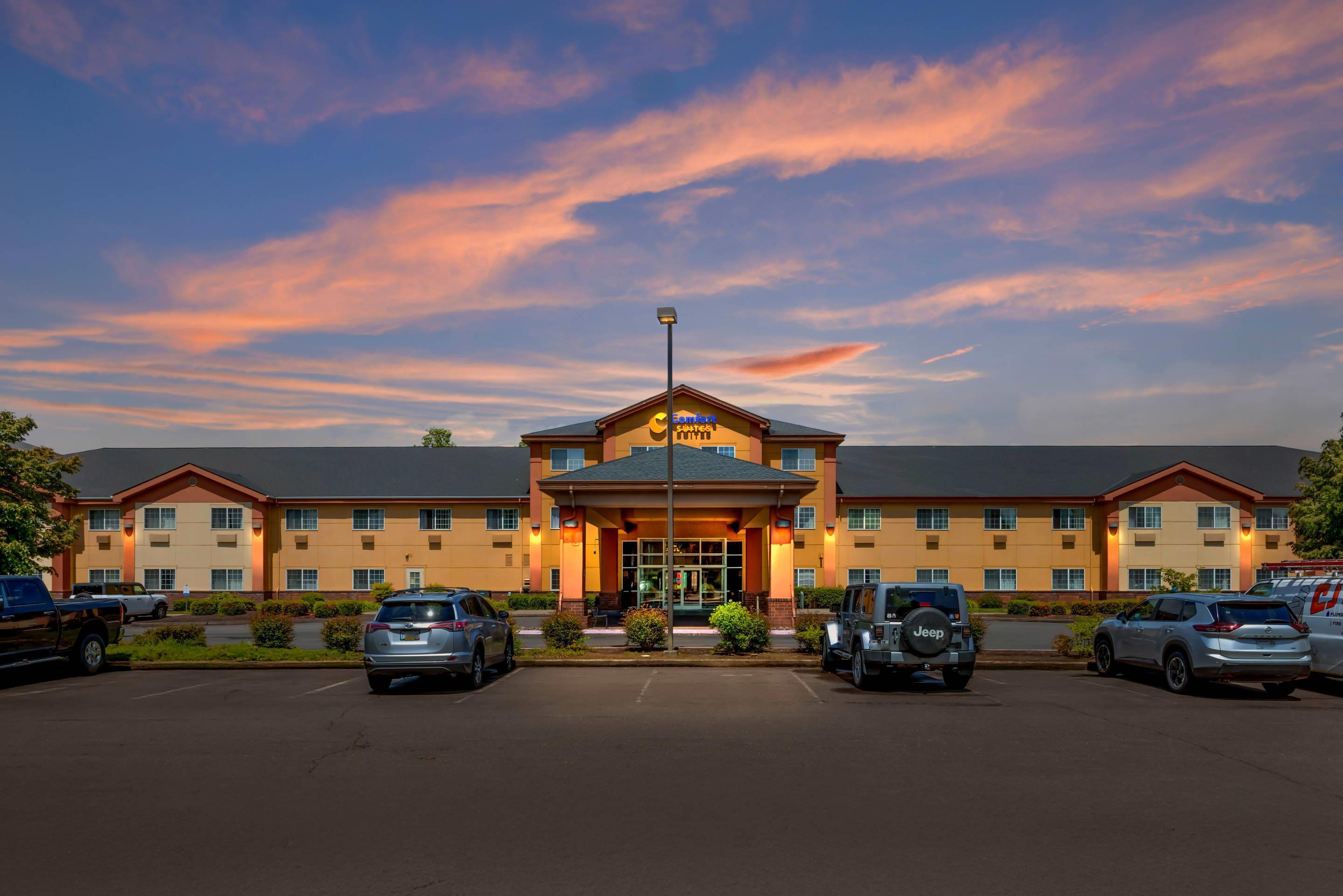 Vista Exterior Comfort Suites Salem