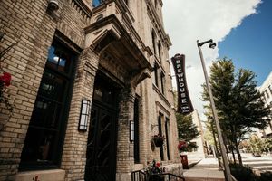 Alojamiento - The Brewhouse Inn & Suites