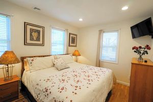 Alquiler Vacacional - New Coastal House, Steps to Keyes Beach, Main Street, Harbor; AC, Linens, Wi-Fi