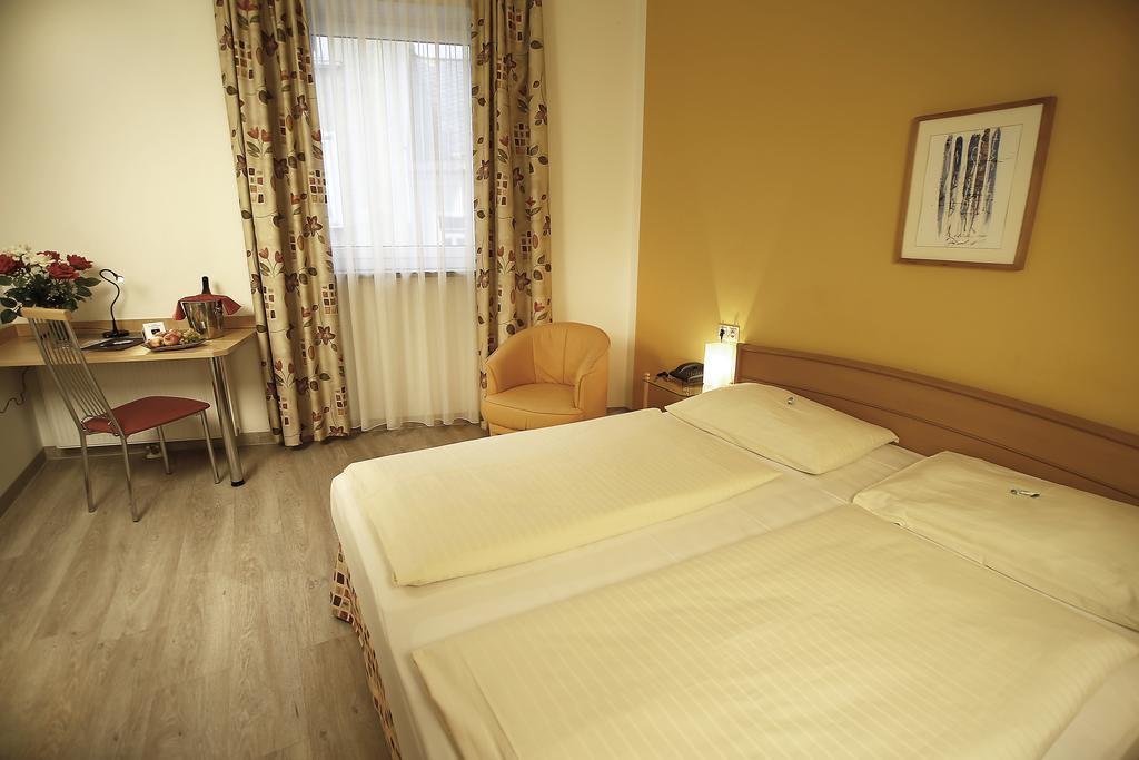 Vista Exterior CHRIZZ Rooms