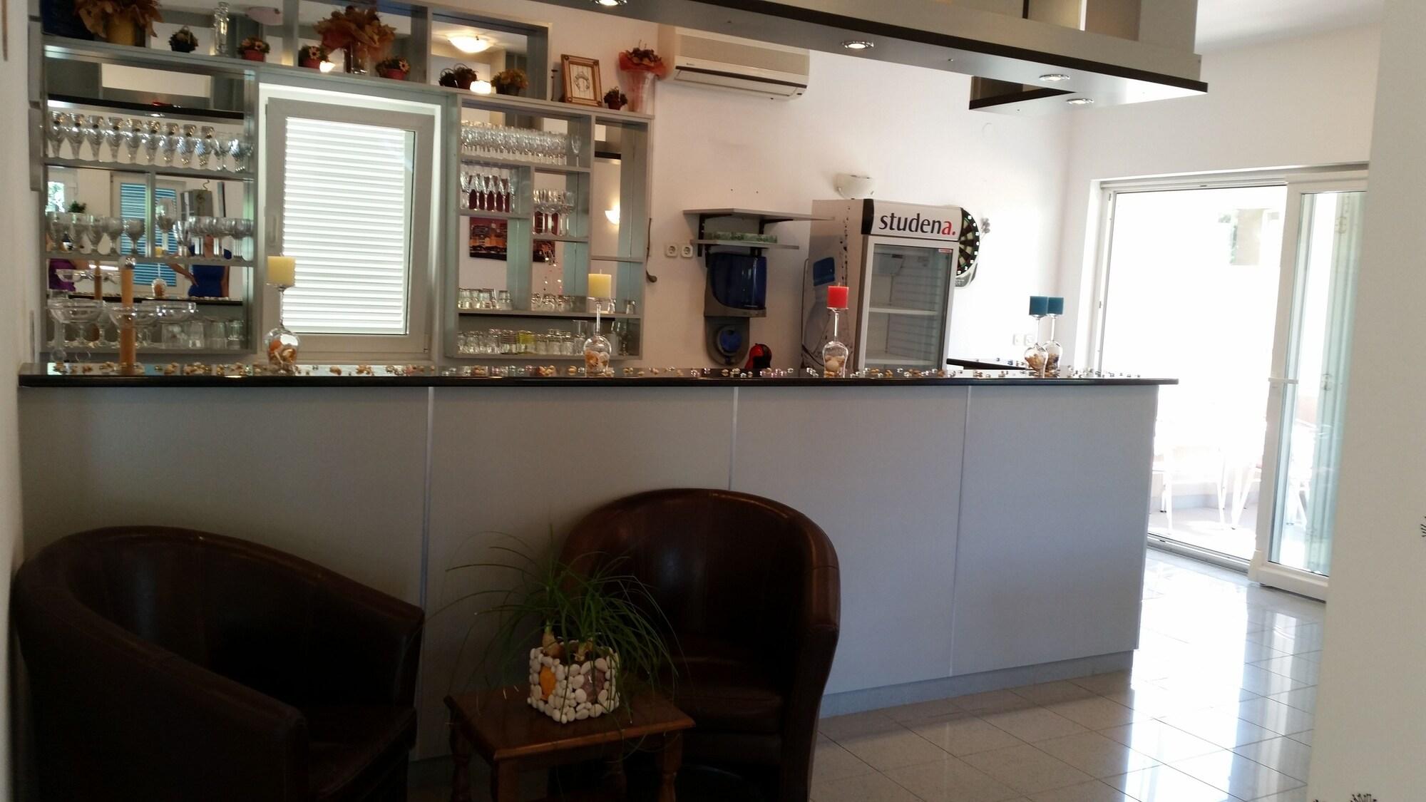 Bar/Salón Apartmani Ana&Ita