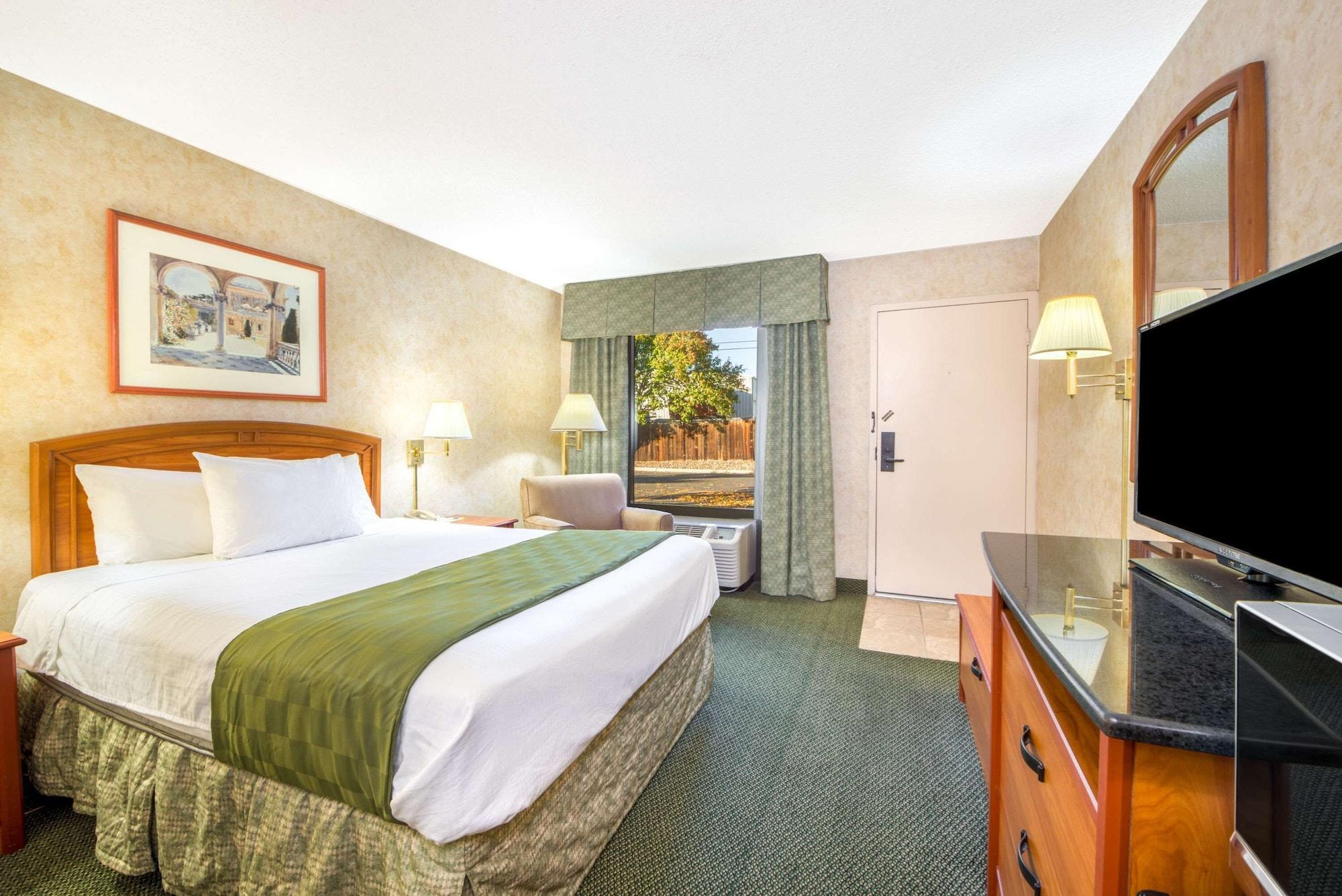 Habitación Days Inn & Suites by Wyndham Albuquerque North
