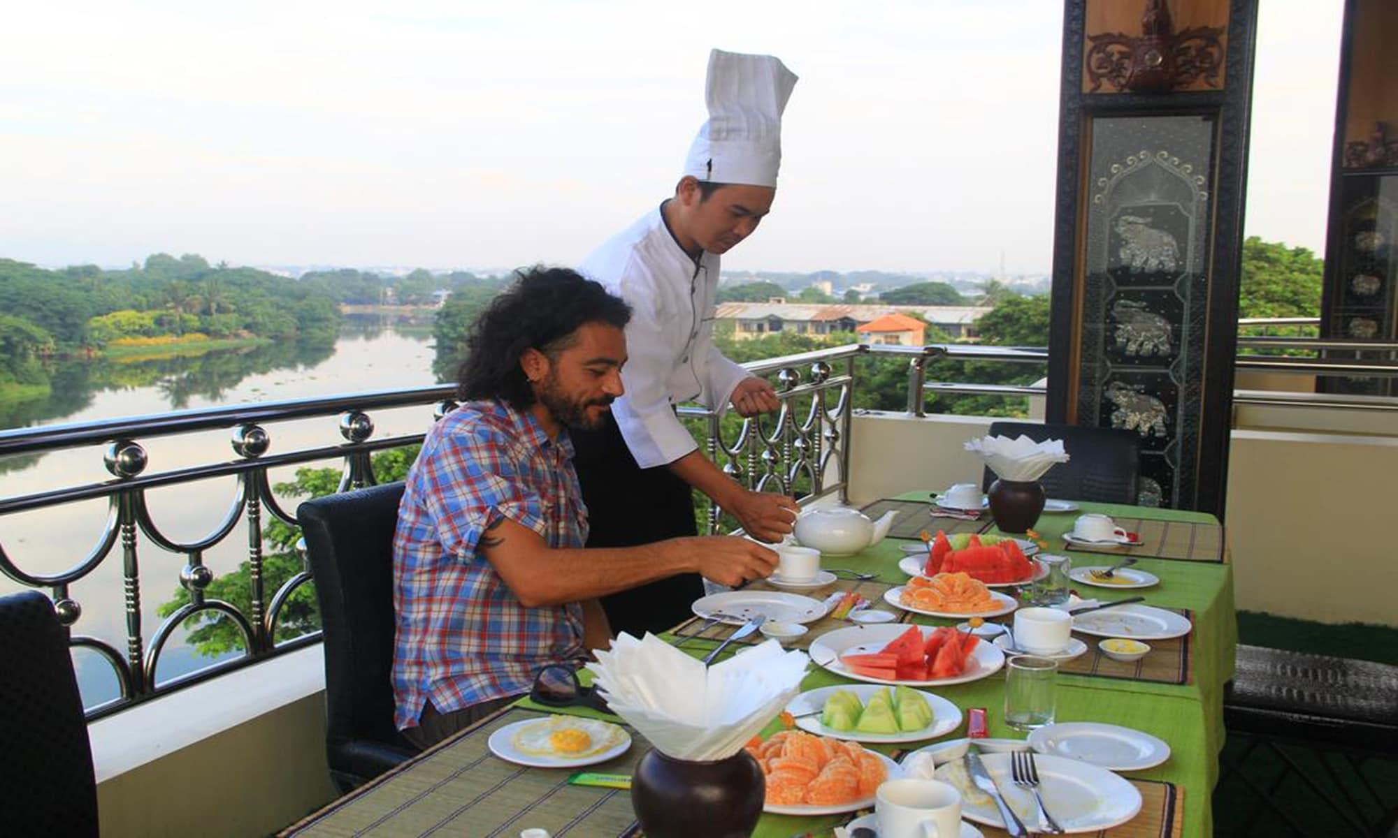 Restaurant Mandalay Kandawgyi Inn