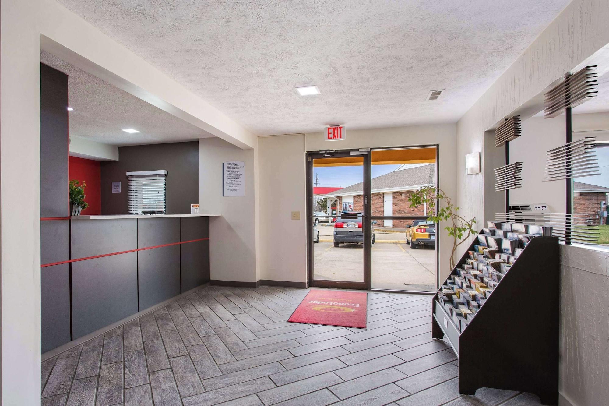 Vista Lobby Red Lion Inn & Suites Olathe Kansas City
