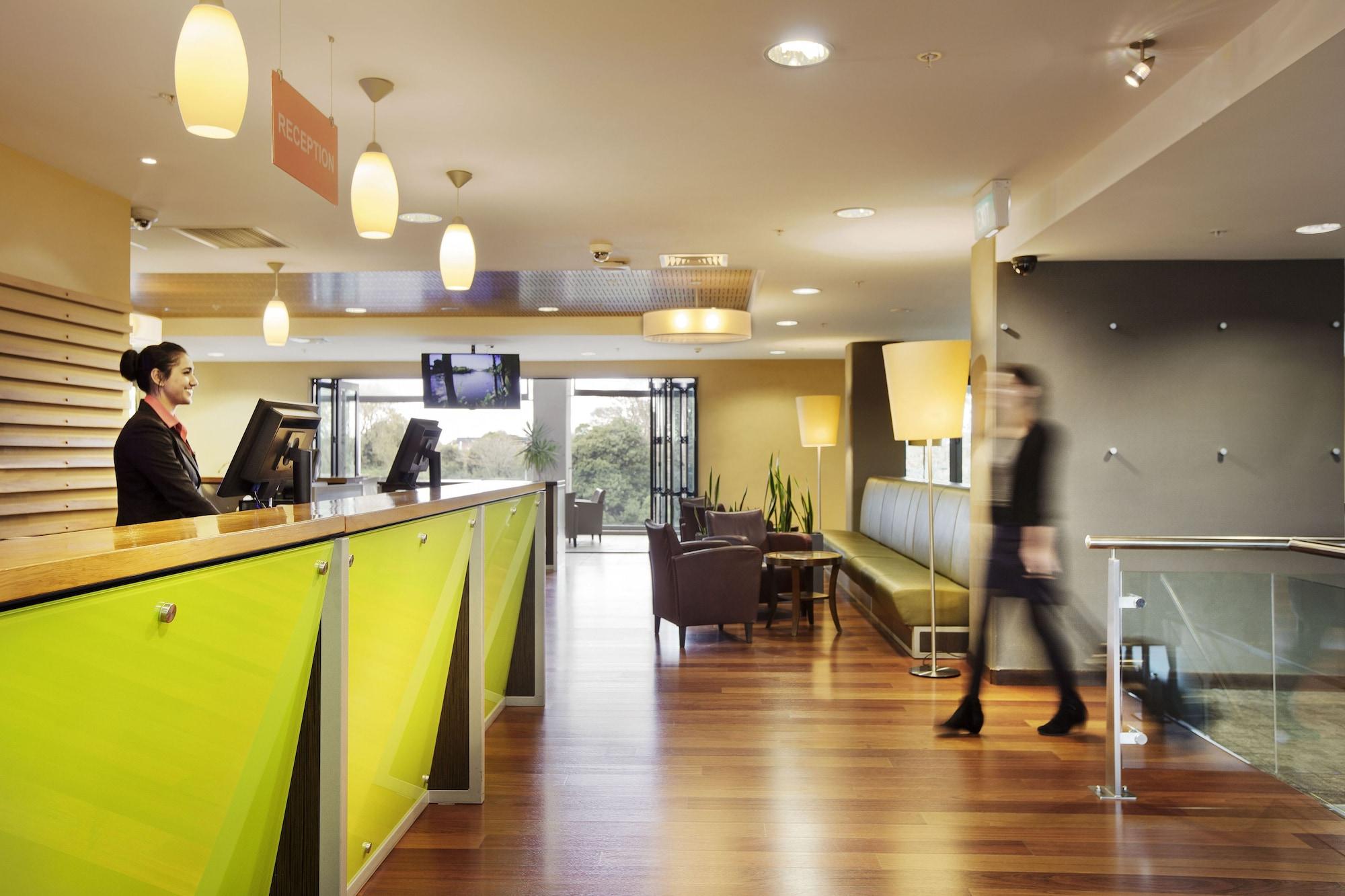 Vista Lobby ibis Hamilton Tainui