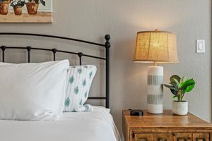 Alquiler Vacacional - Downtown Waco retreat! 2 blocks to Magnolia Silos! Huge private balcony!