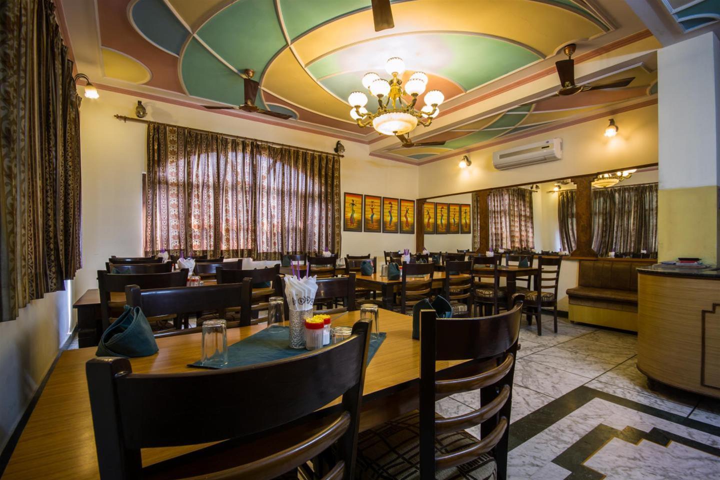 Bar/Salón Taj Plaza