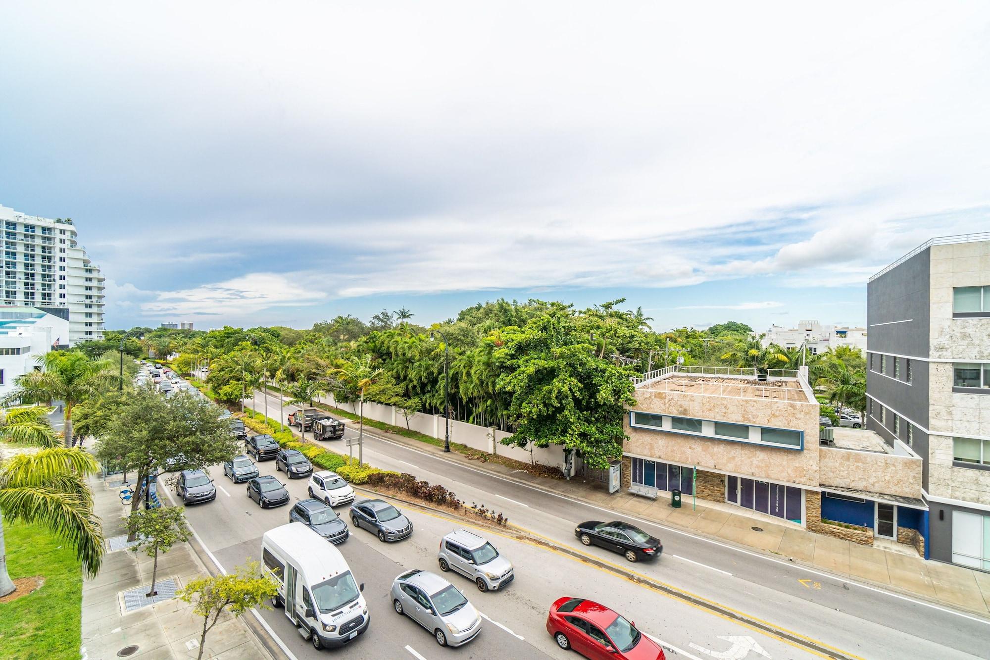 Vista Exterior Luxe Condos - Miami Design District