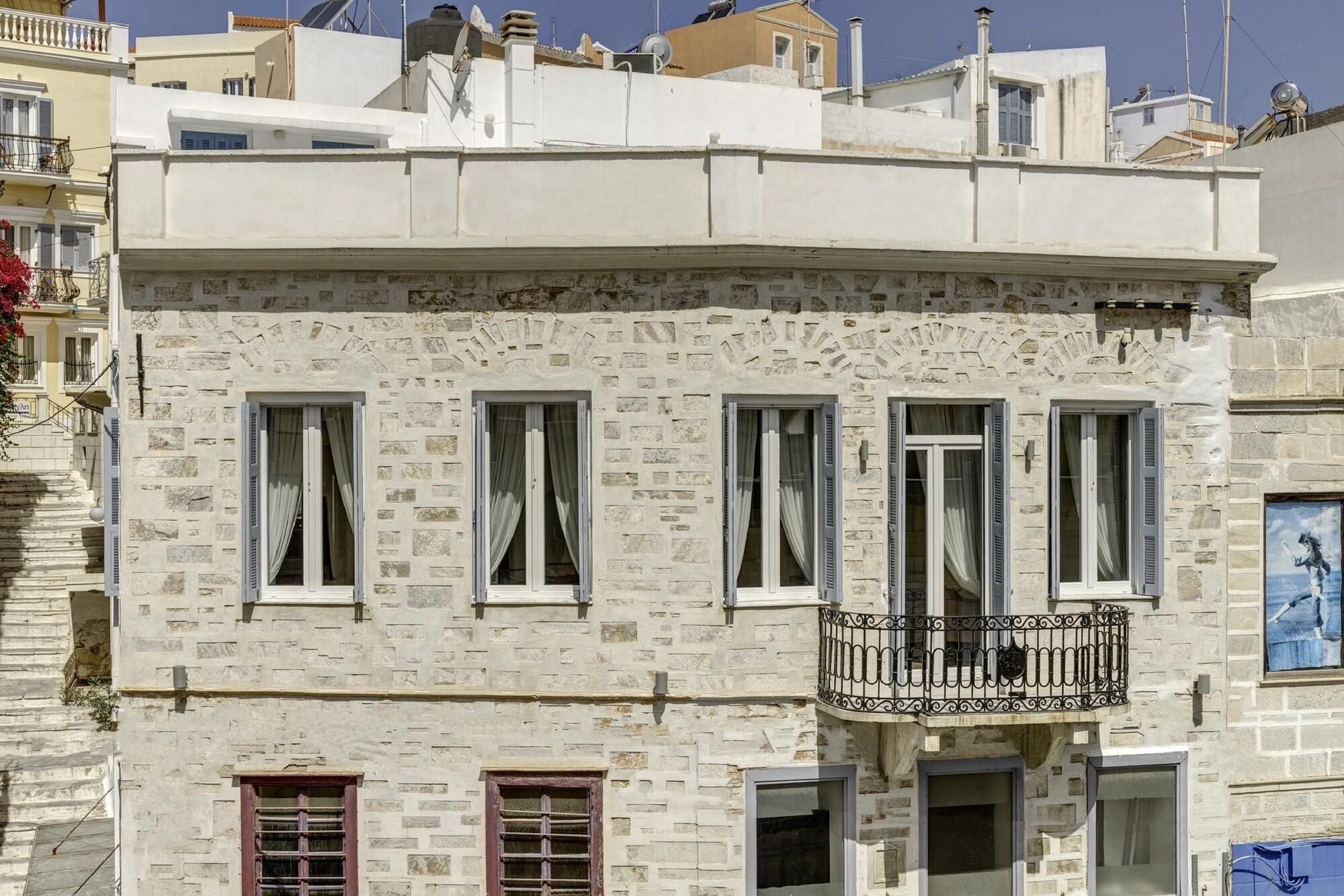 Varios 1844 Suites Syros