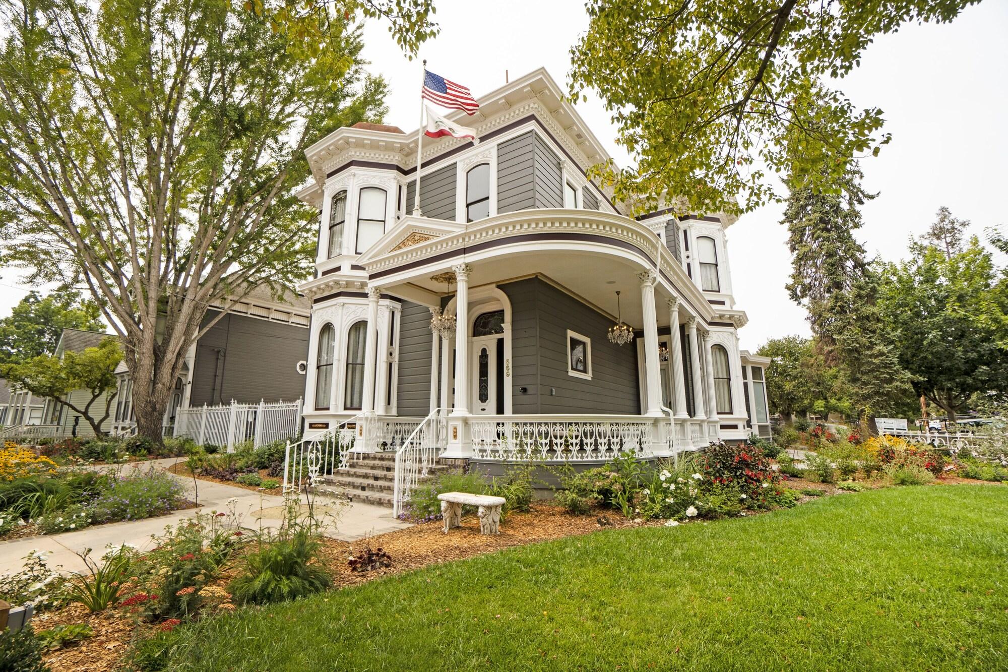 Vista Exterior The McClelland House