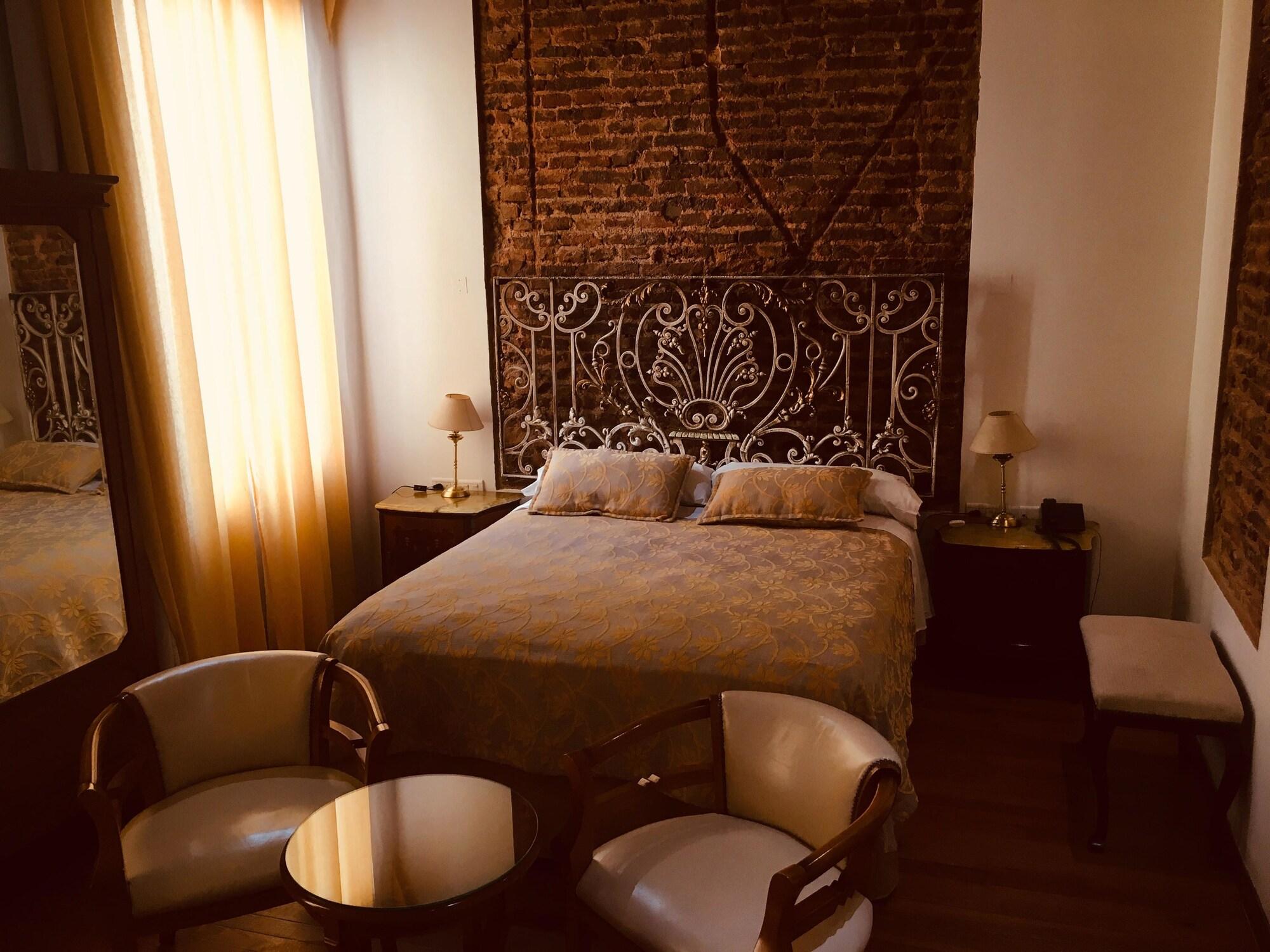 Varios Hotel AyB Internacional