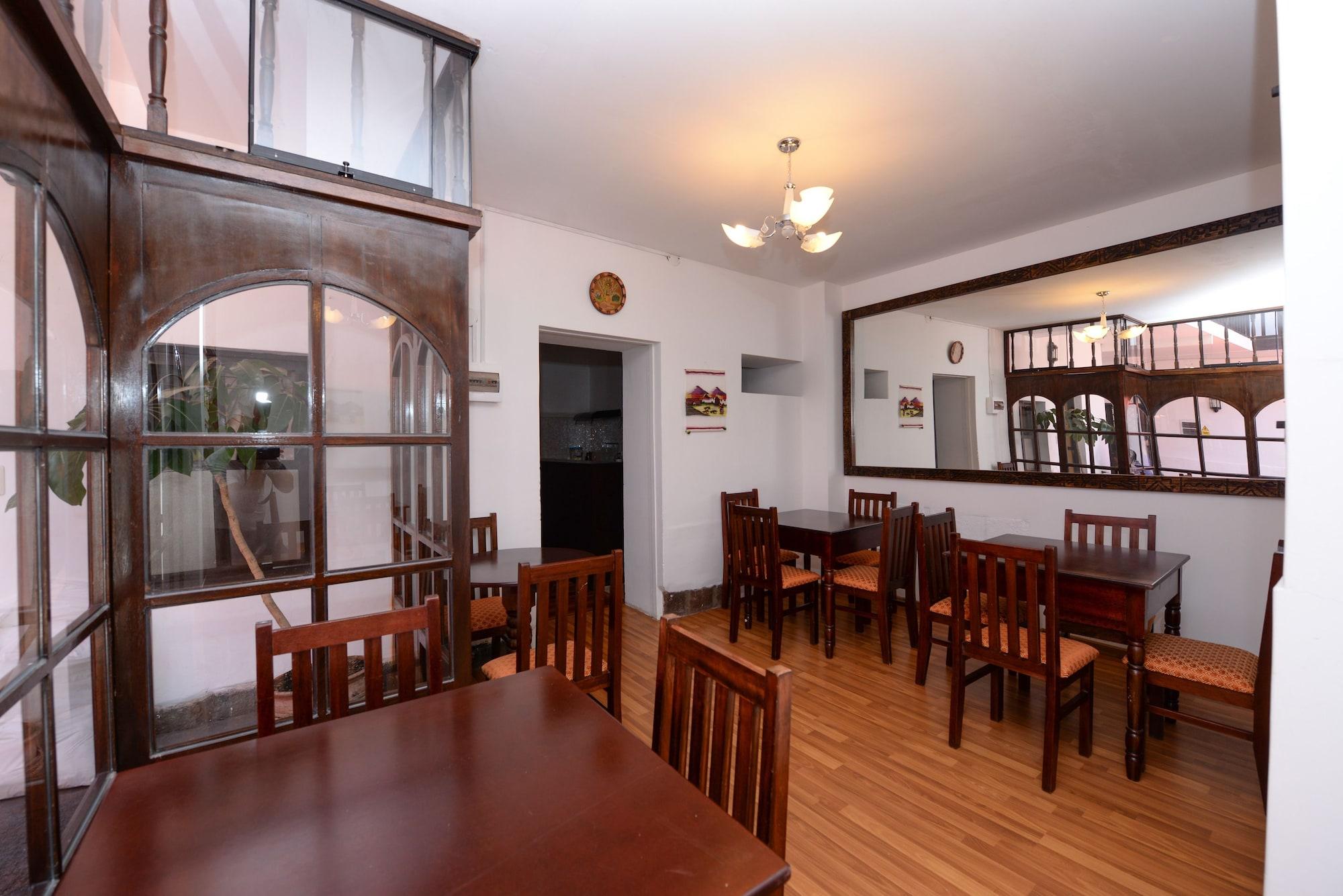 Restaurant Yabar Hotel Plaza