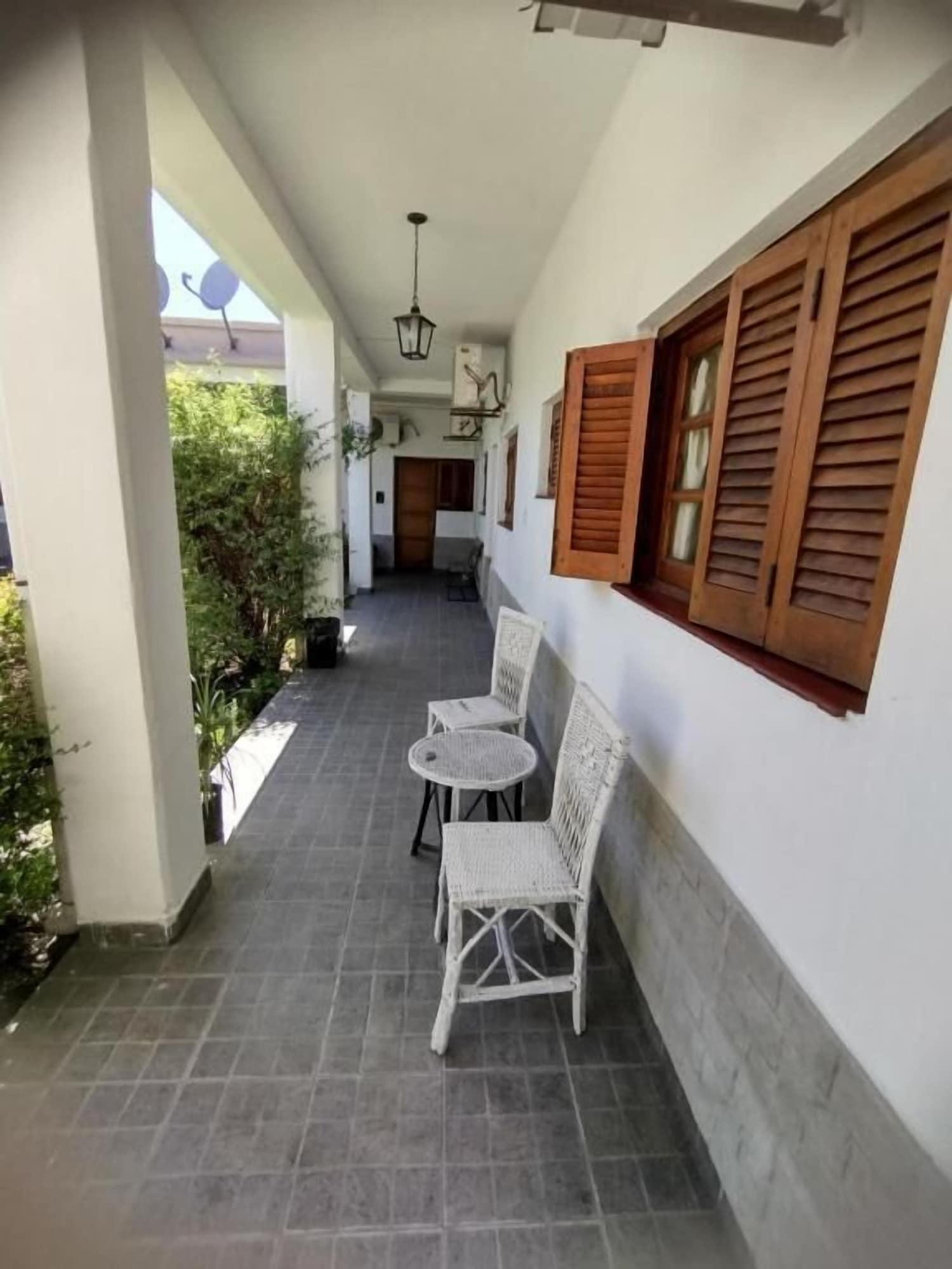 Vista Exterior Hostal Avalon