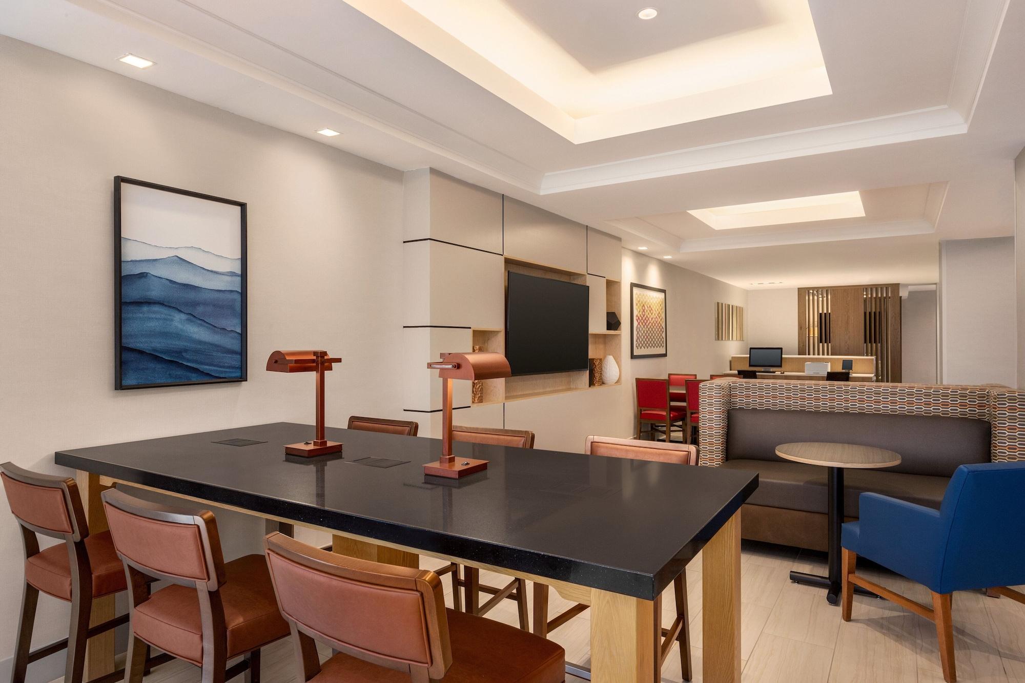 Restaurant Holiday Inn Express Hotel & Suites Denver Airport by IHG