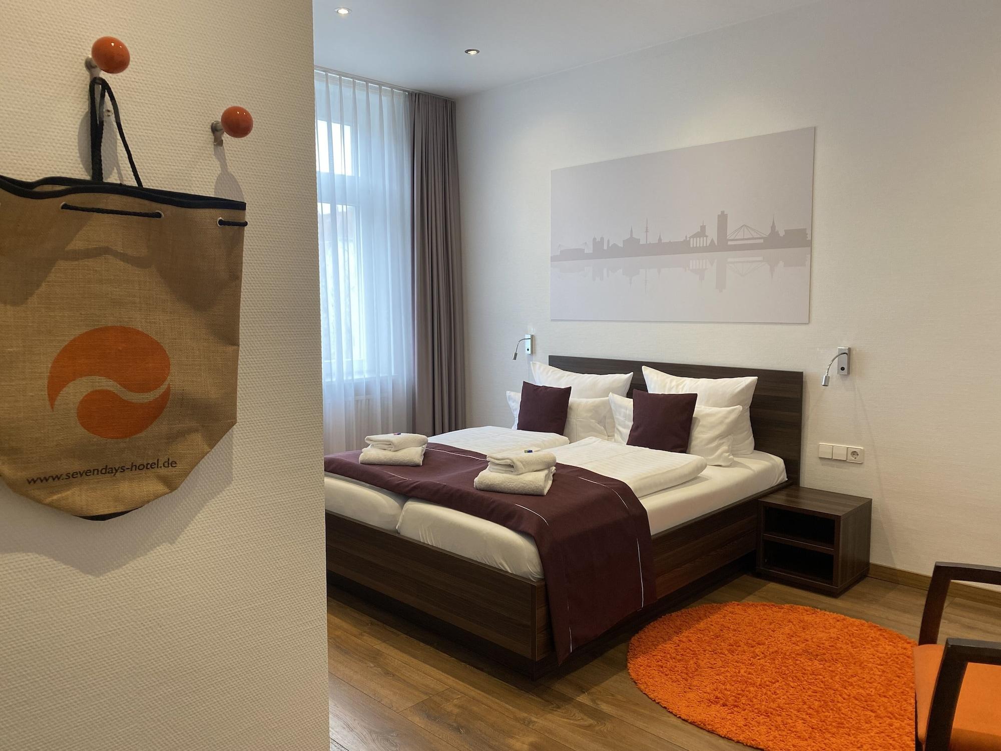 Varios sevenDays Hotel BoardingHouse