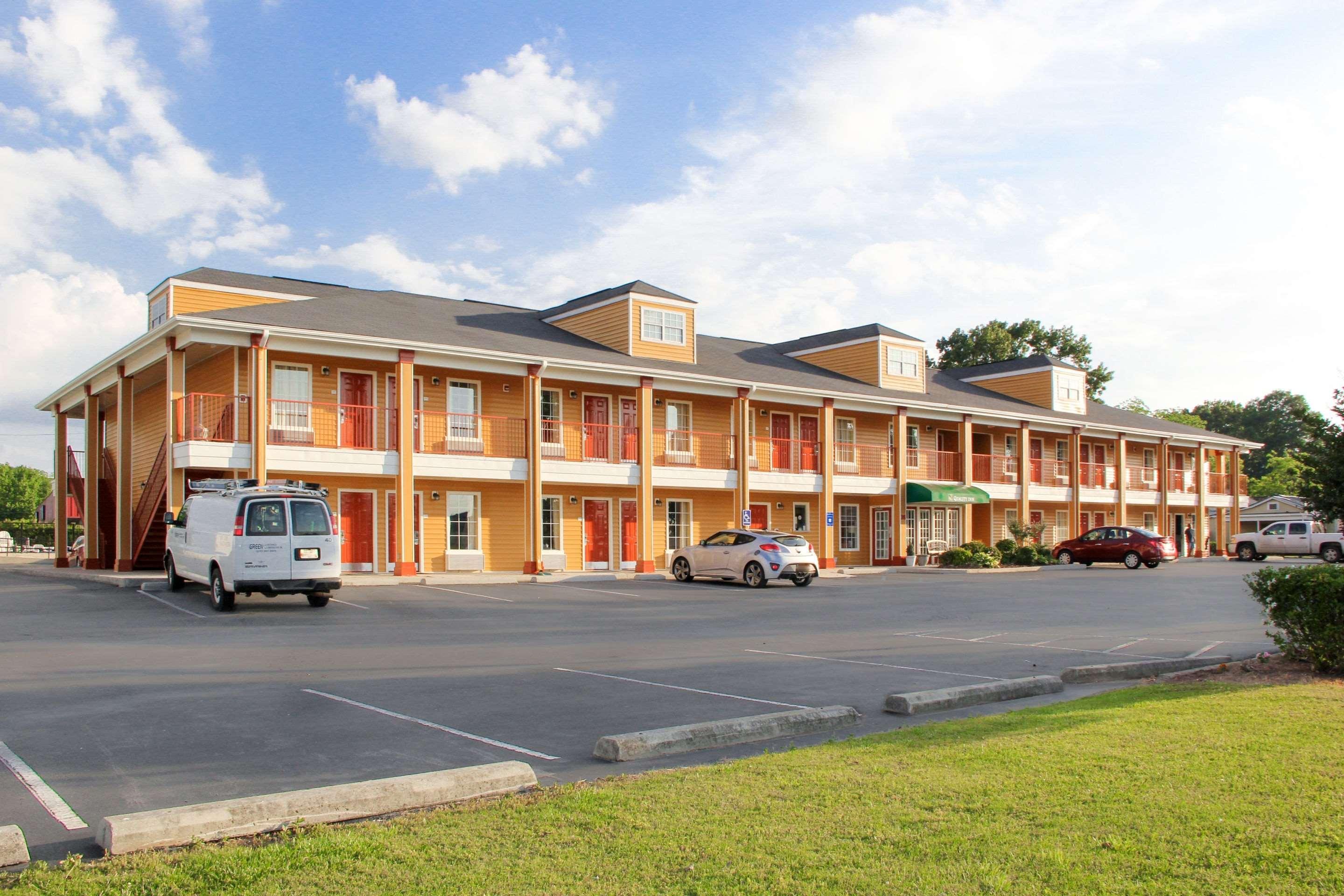 Vista Exterior Quality Inn Albertville Us 431