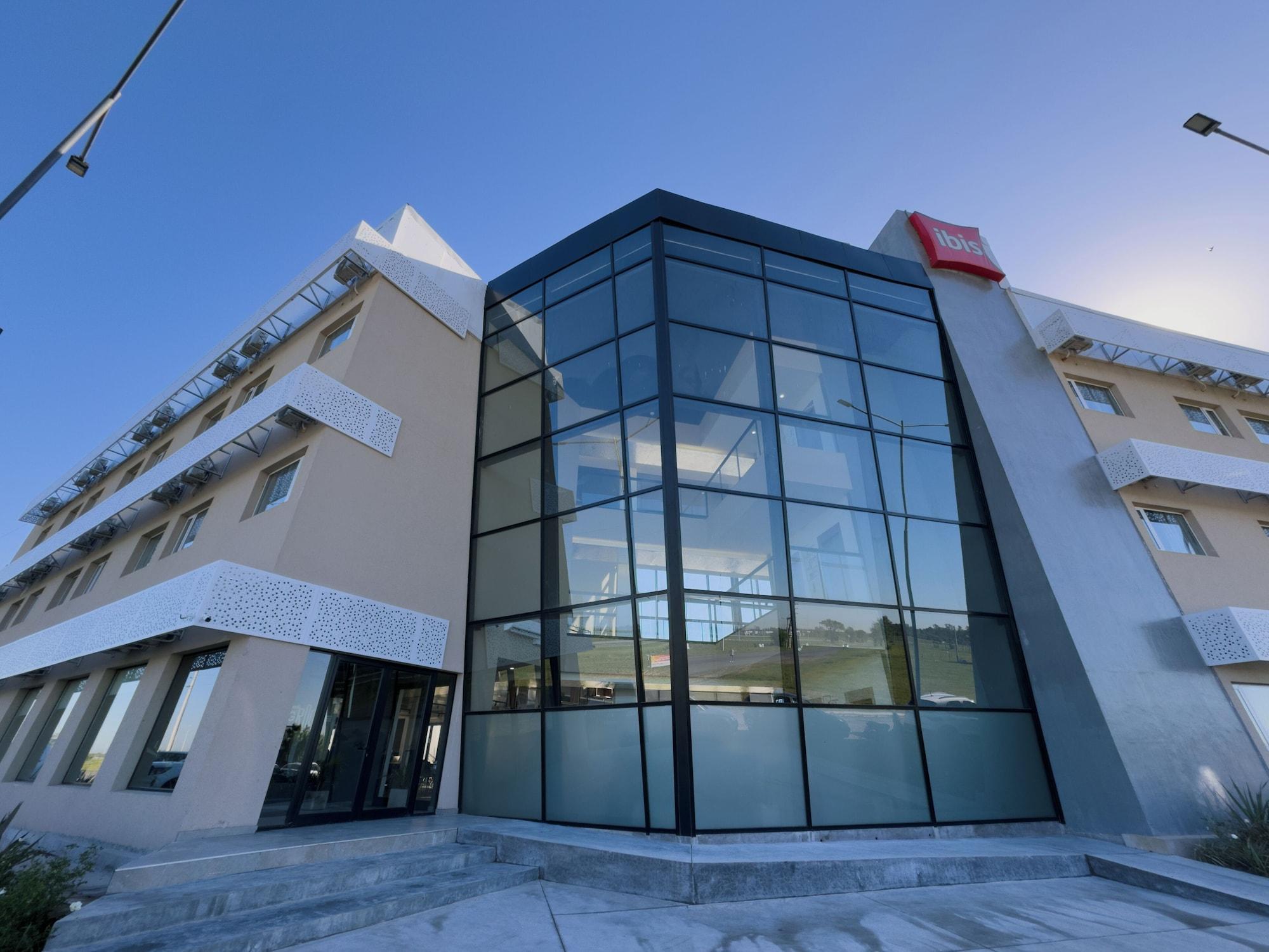 Vista Exterior ibis Puerto General San Martin