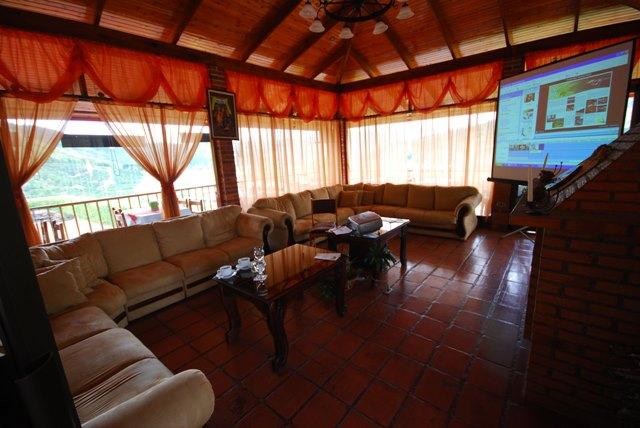 Sala de Reuniones Hotel Tapanti Media